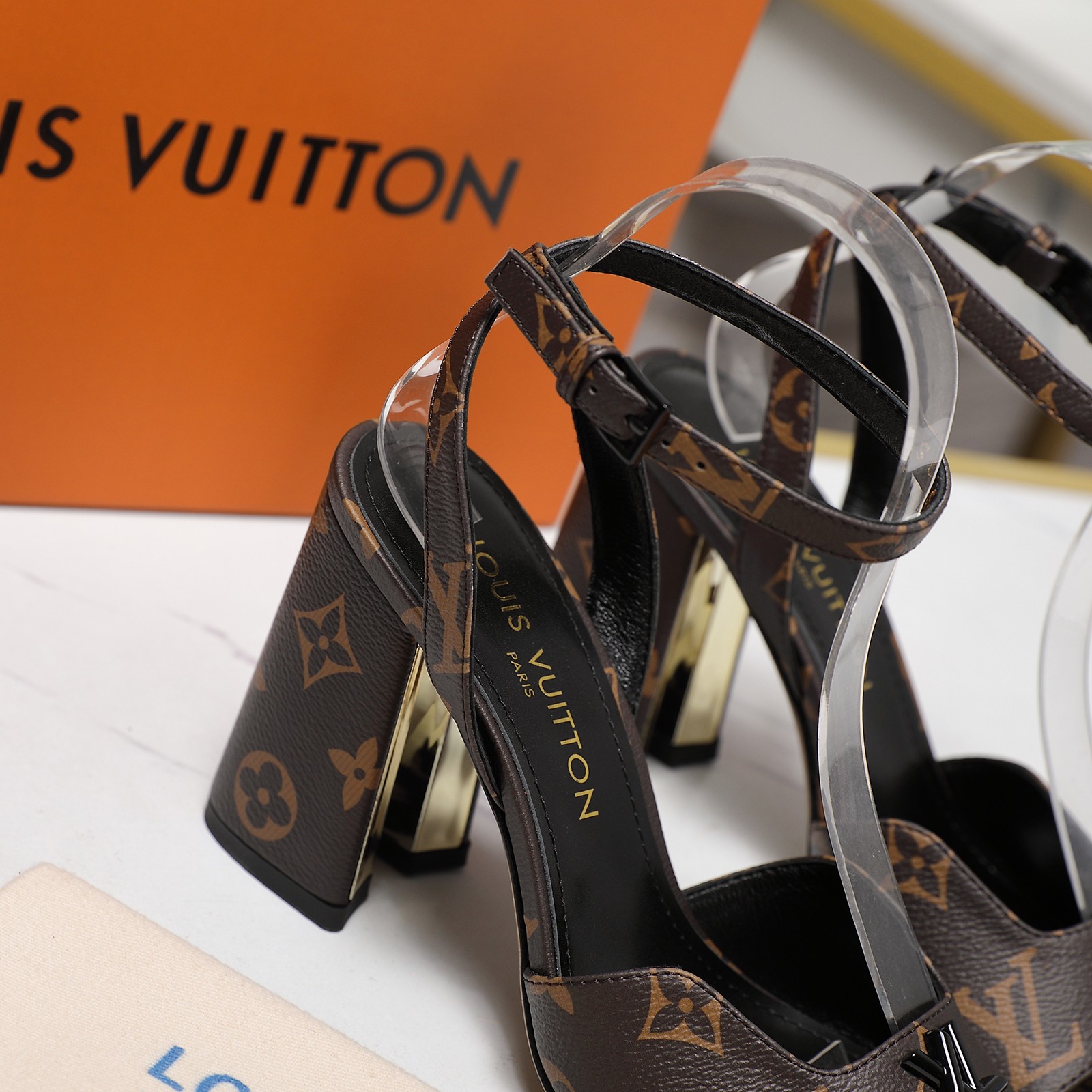 Louis vuiteeon LV X TM