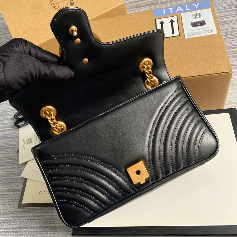 GG Marmont small matelass&eacute; shoulder bag