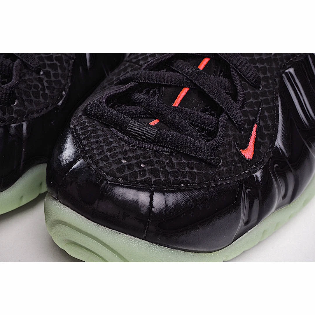 Nike Air Foamposite one 黑