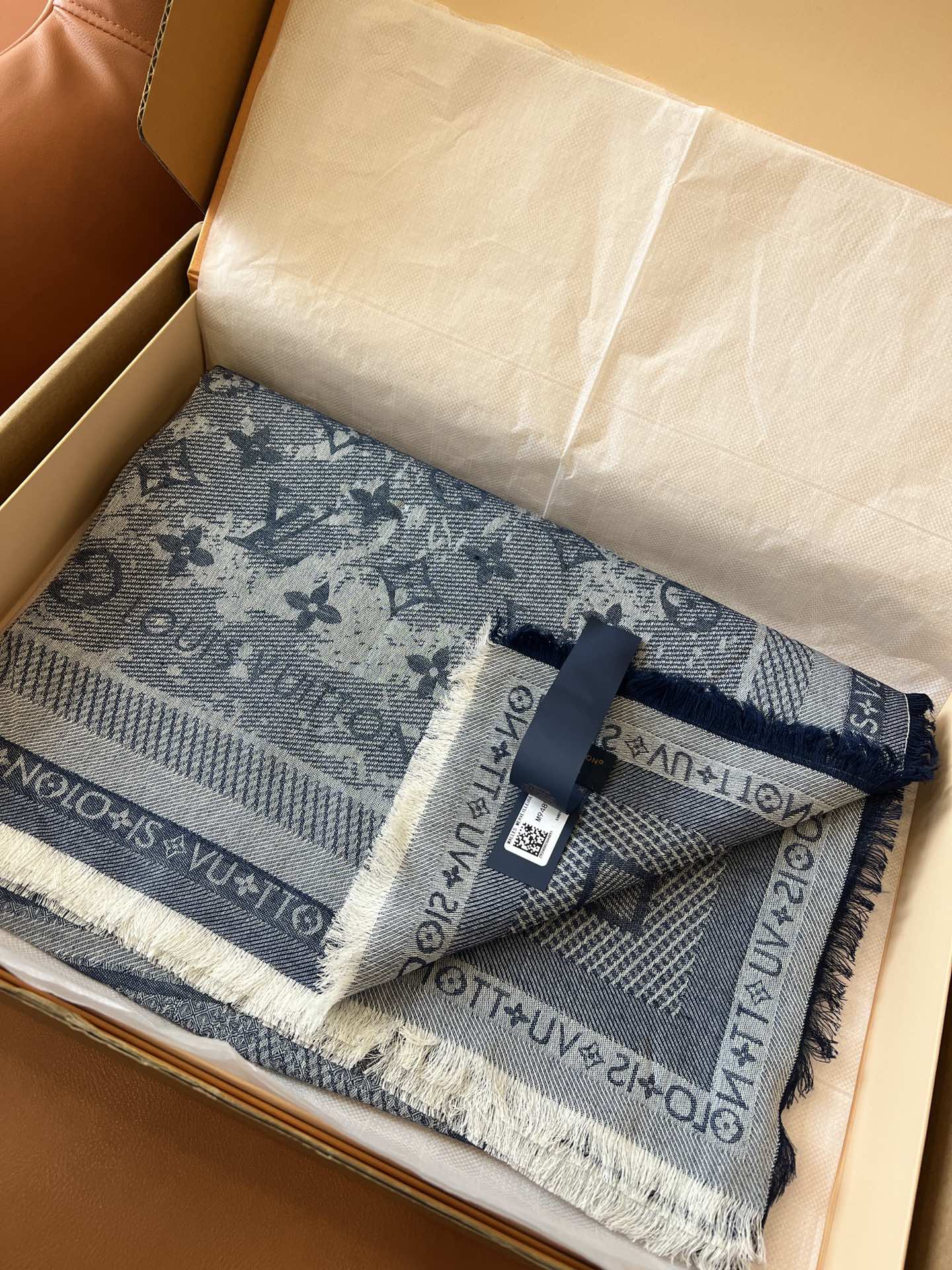 Louis Vuitton Scarves