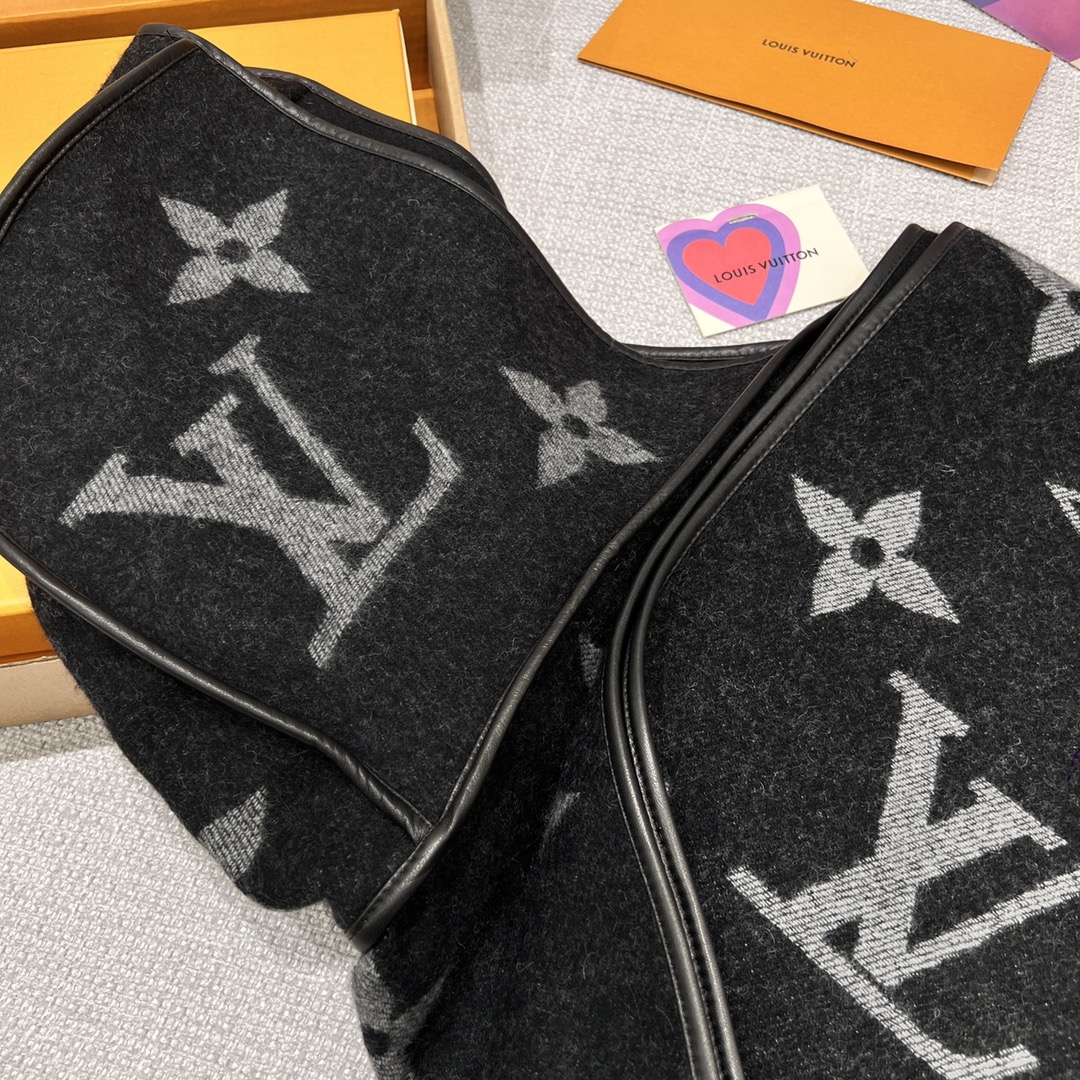 Louis Vuitton Scarves