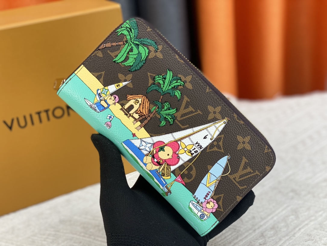 LV Vivienne Holidays