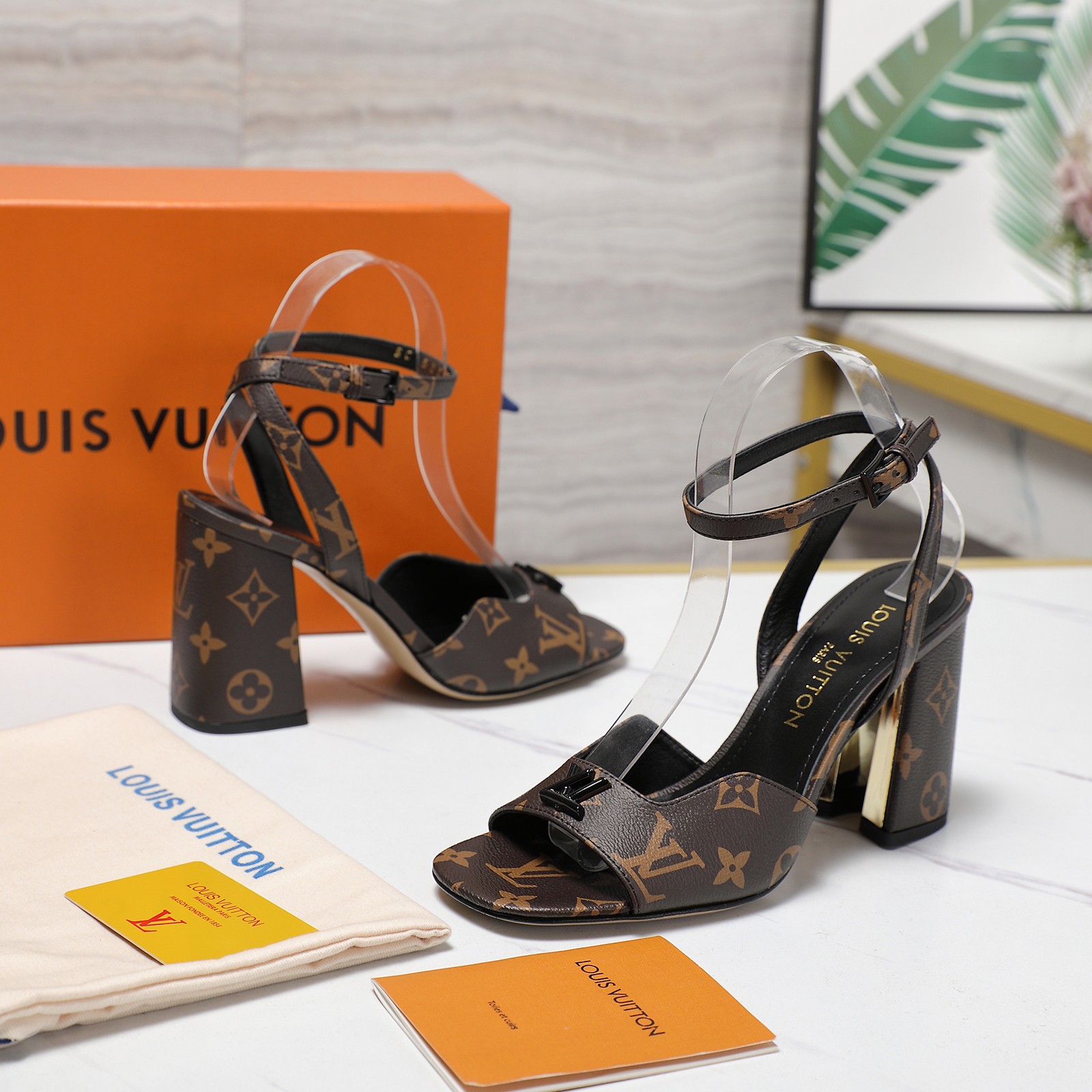 Louis vuiteeon LV X TM