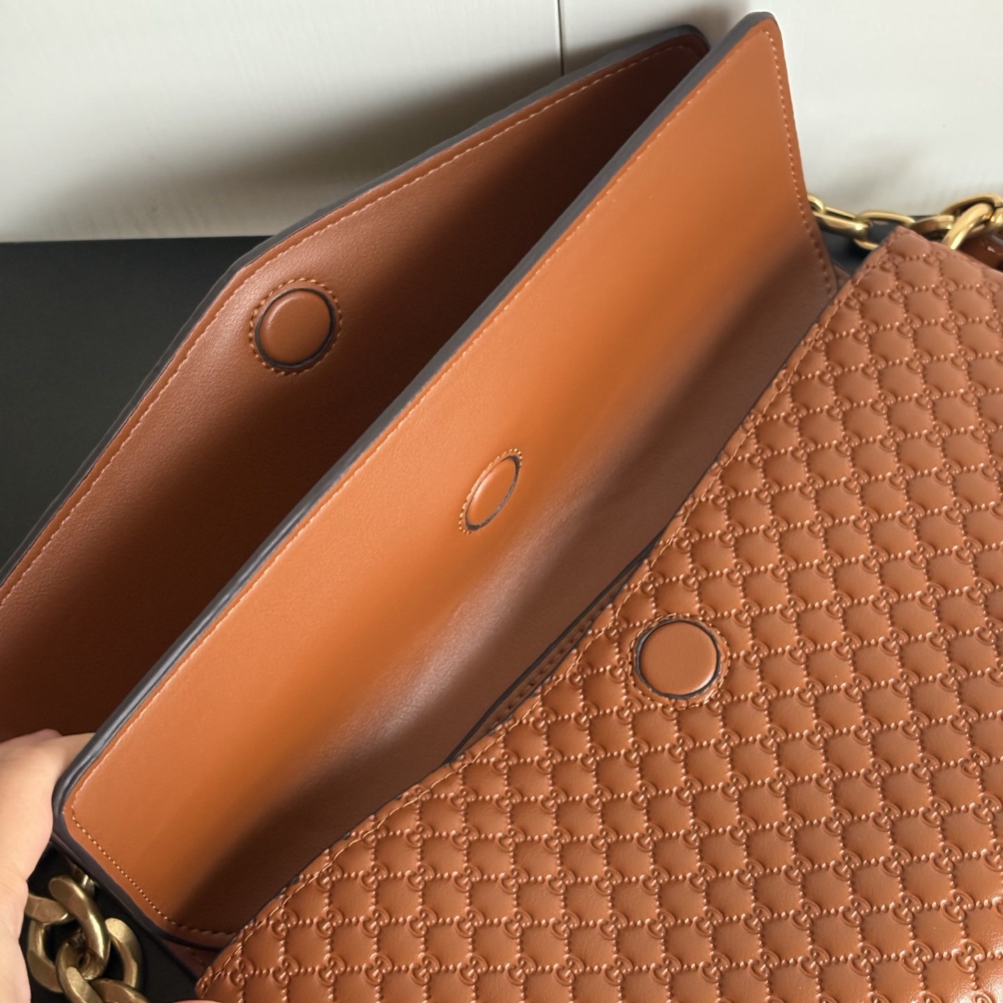 Gucci Embossing Chain Bag