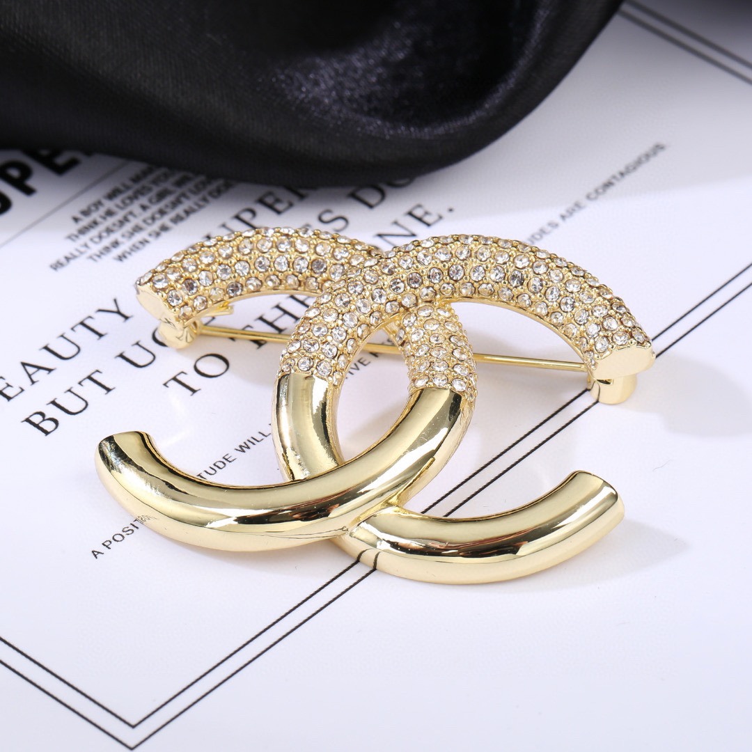 CHANEL Brooch