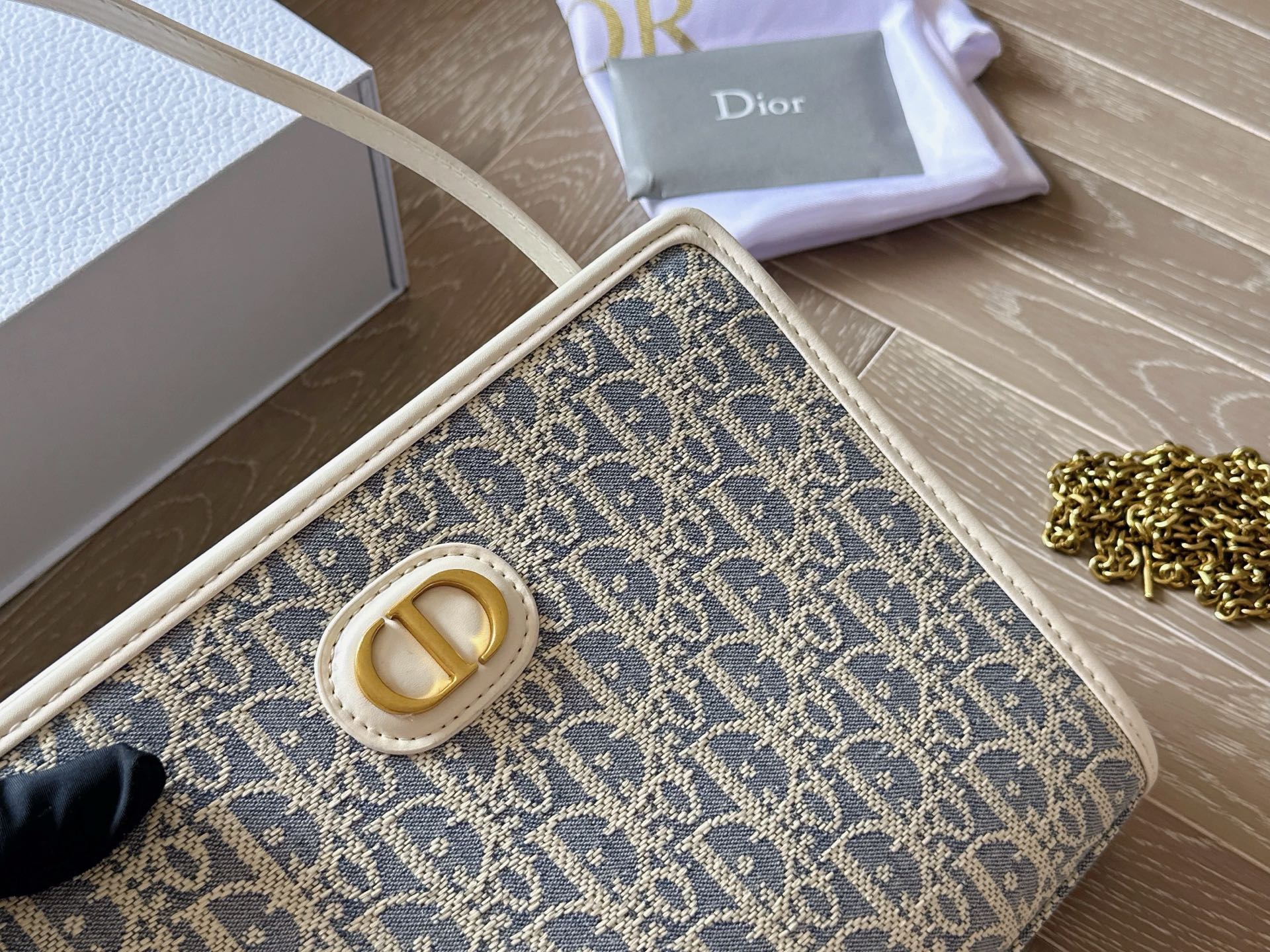 Dior Wallet On Chain
