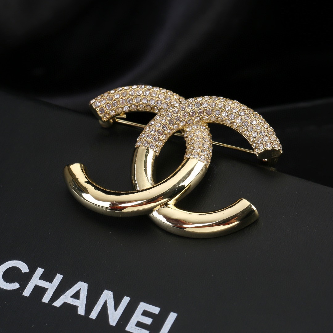 CHANEL Brooch