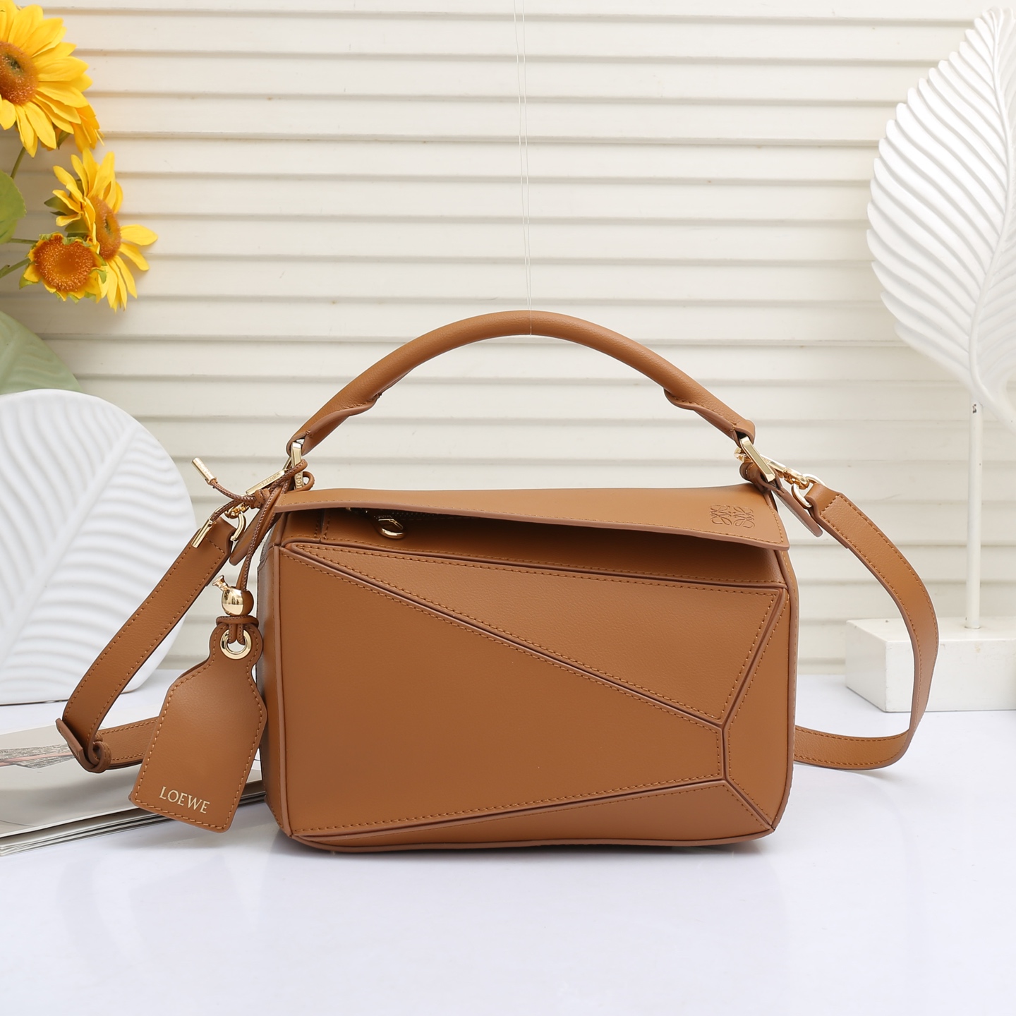 LOEWE Featherlight Puzzle2025
