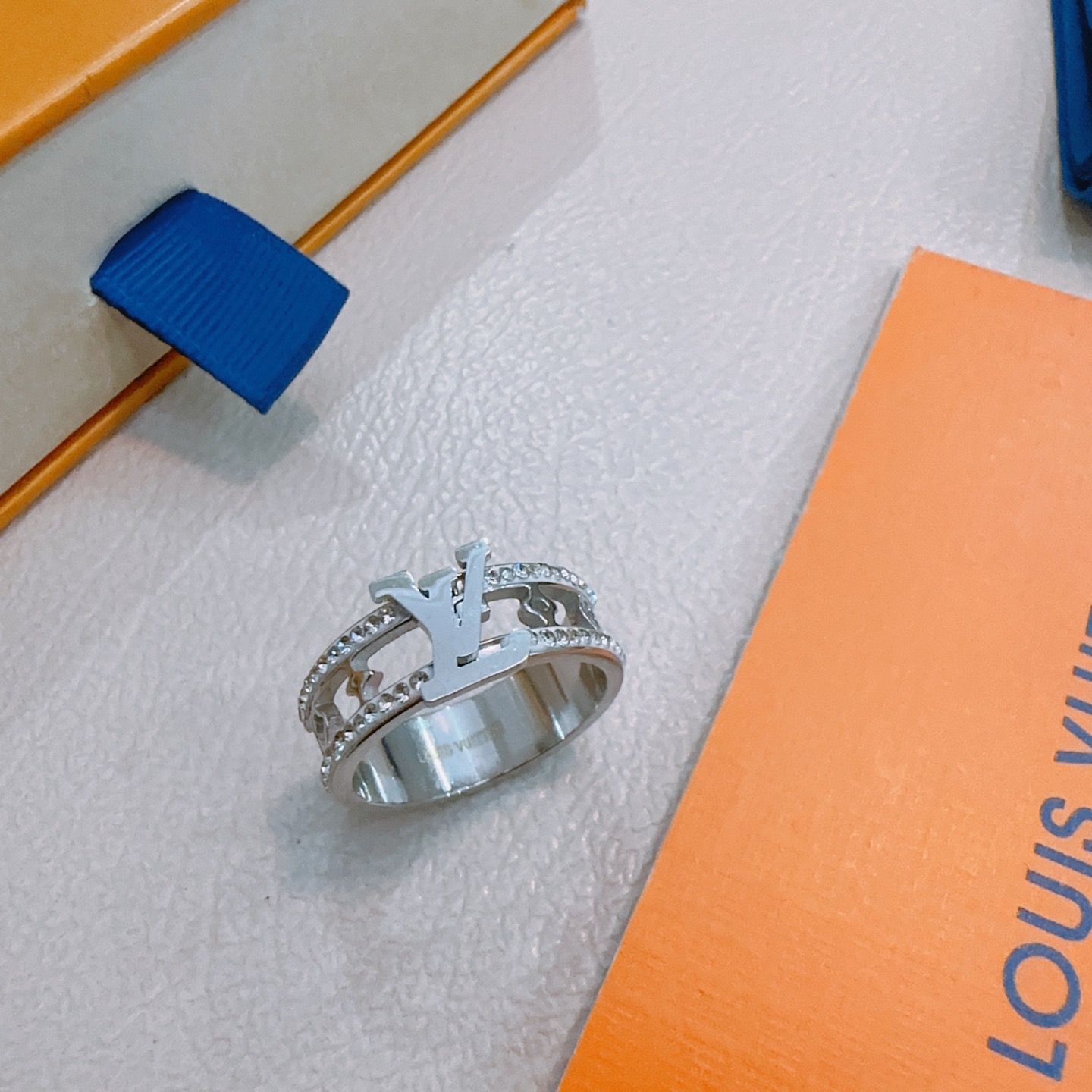 LV Ring