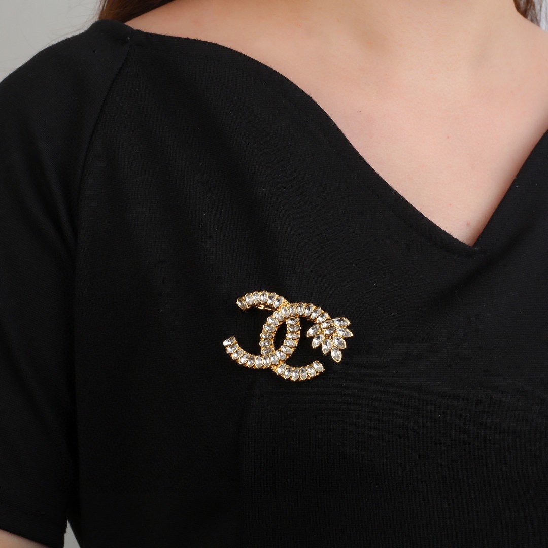 CHANEL Brooch