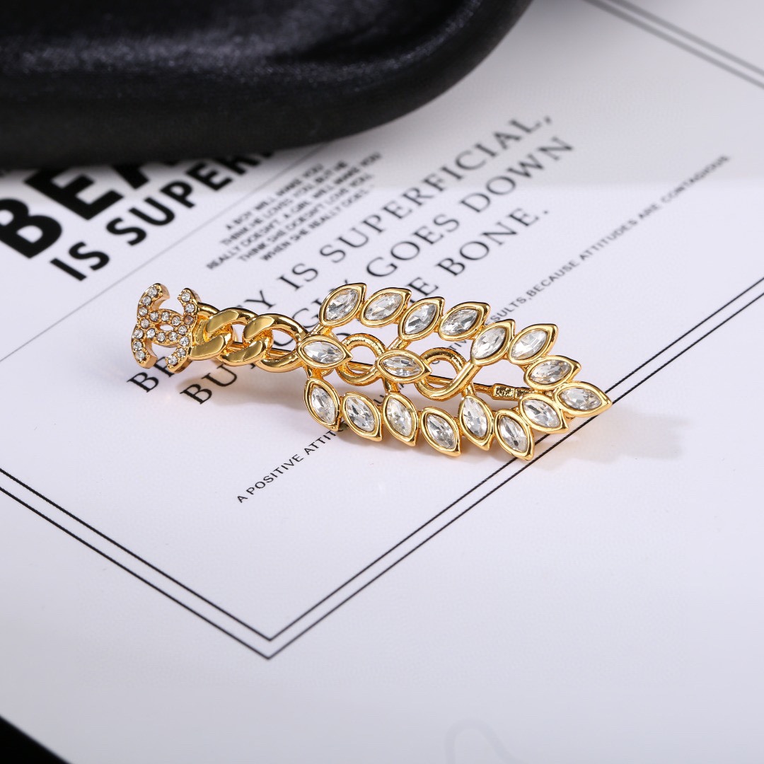 CHANEL Brooch