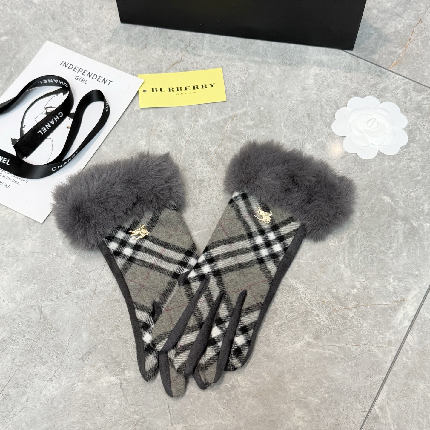 Burberry Gloves
