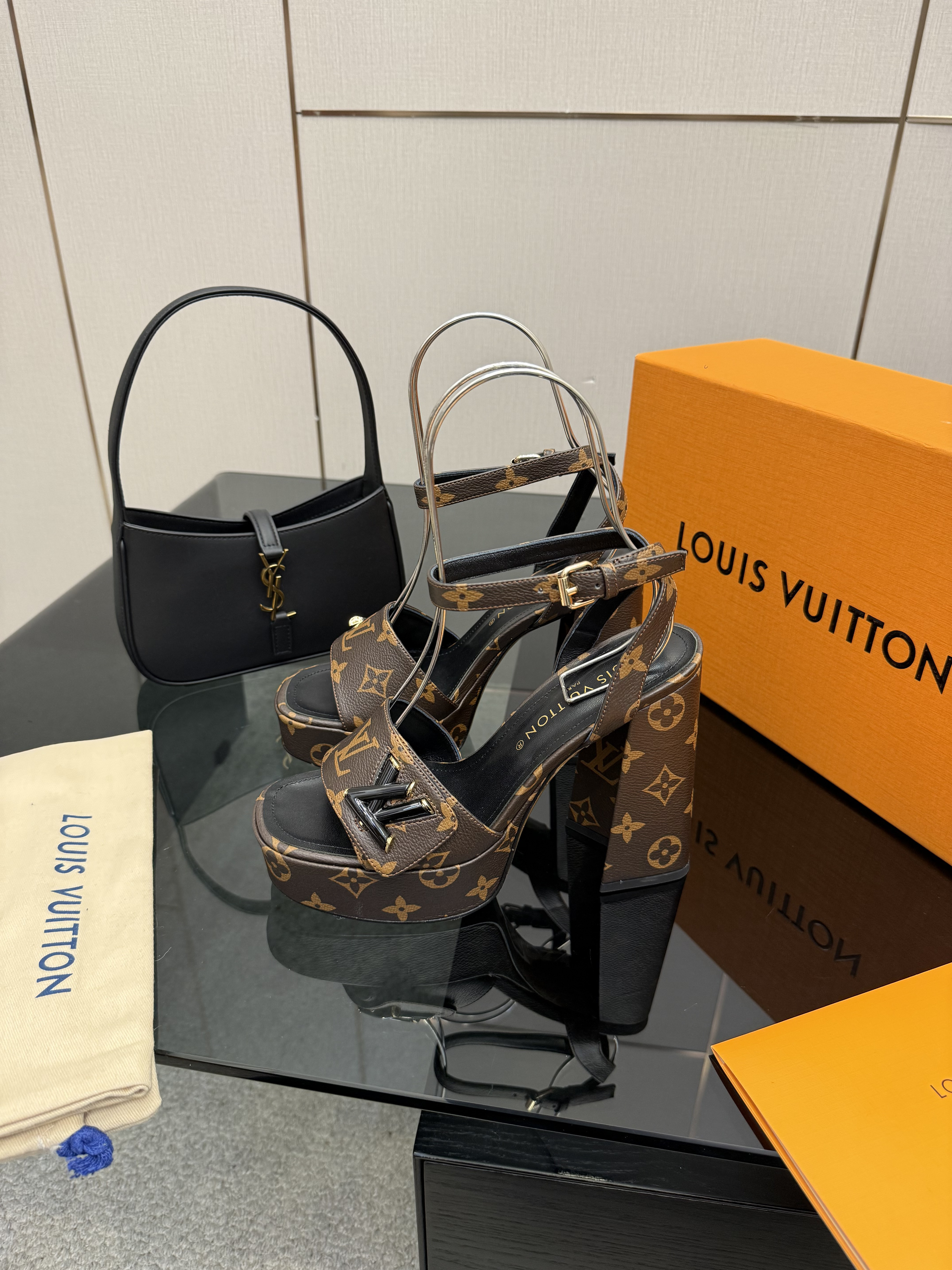 Louis Vuitton Square-toed sandals