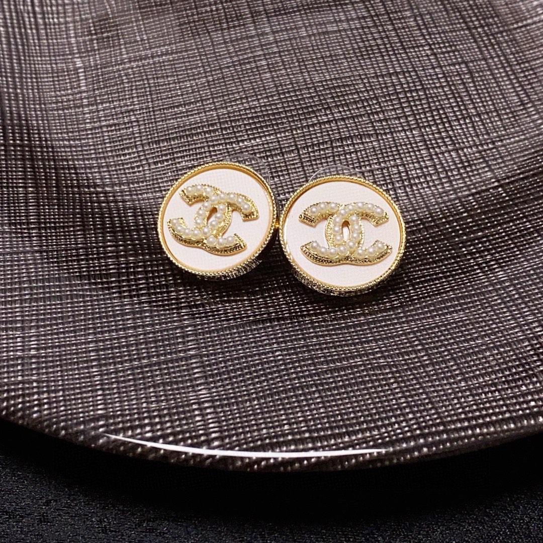 Chanel earring