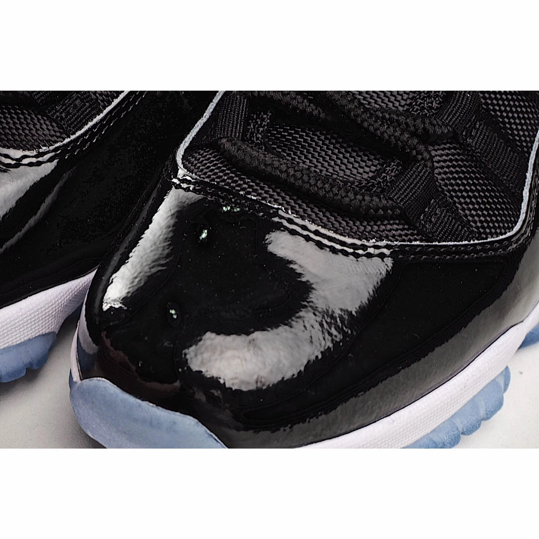 Air Jordan 11 Retro 'Space Jam' 2016