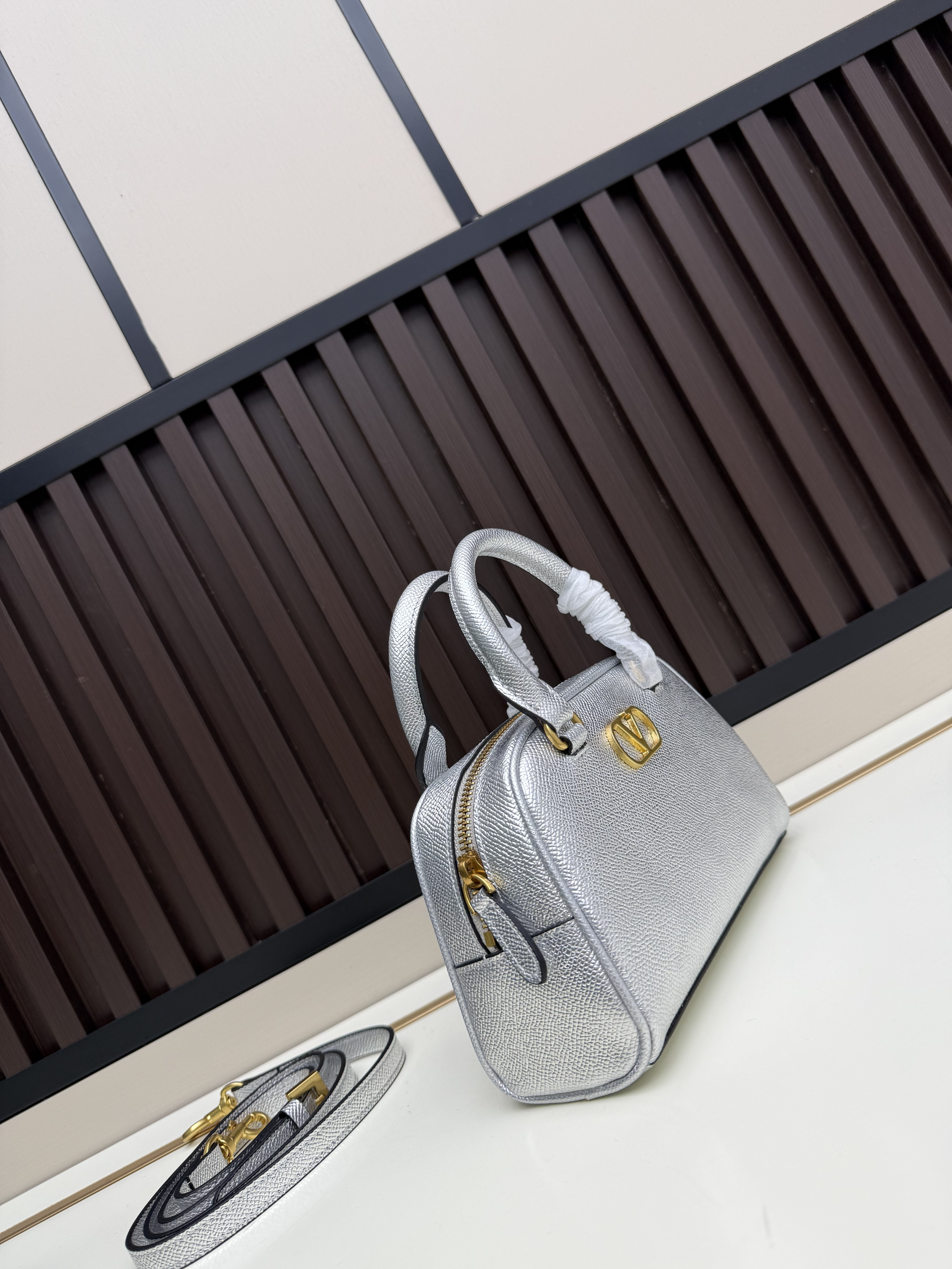 VALENTINO GARAVANI VLOGO SIGNATURE