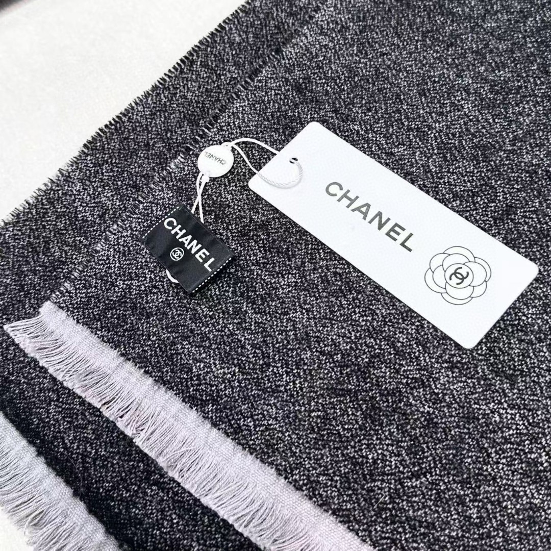 𝐂𝐡𝐚𝐧𝐞𝐥• 𝟐𝟒𝐁 Double C Logo Gradient Scarf