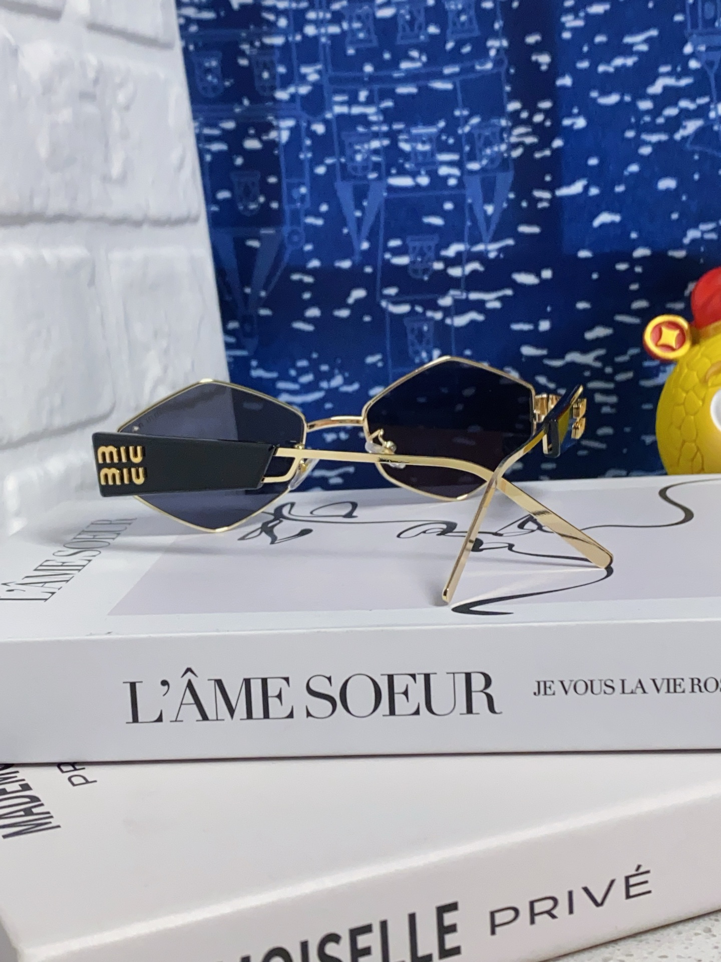 Miumiu Sunglass