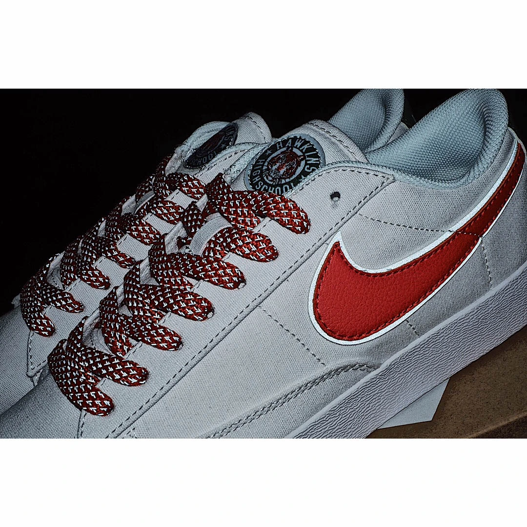 Nike WMNS Blazer Low LX x Stranger Things &ldquo;Hawkins High&rdquo; 3M反光