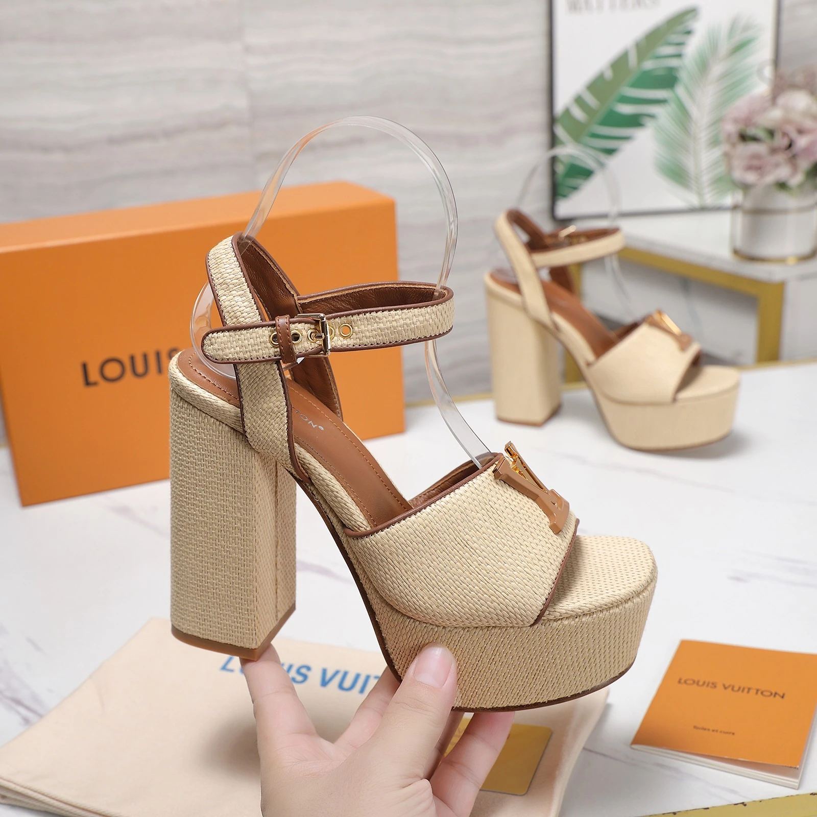 LV 2026 Spring/Summer New Chunky Heel Water Platform Sandals