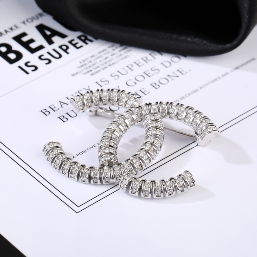 CHANEL Brooch