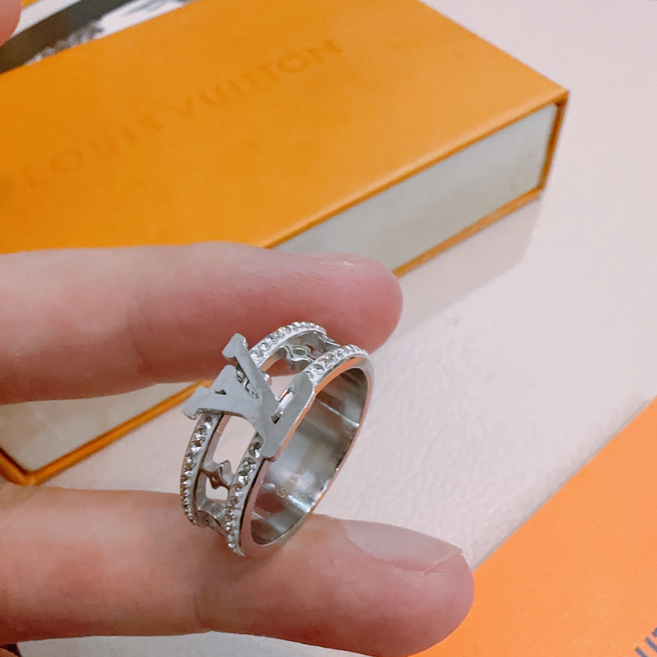 LV Ring