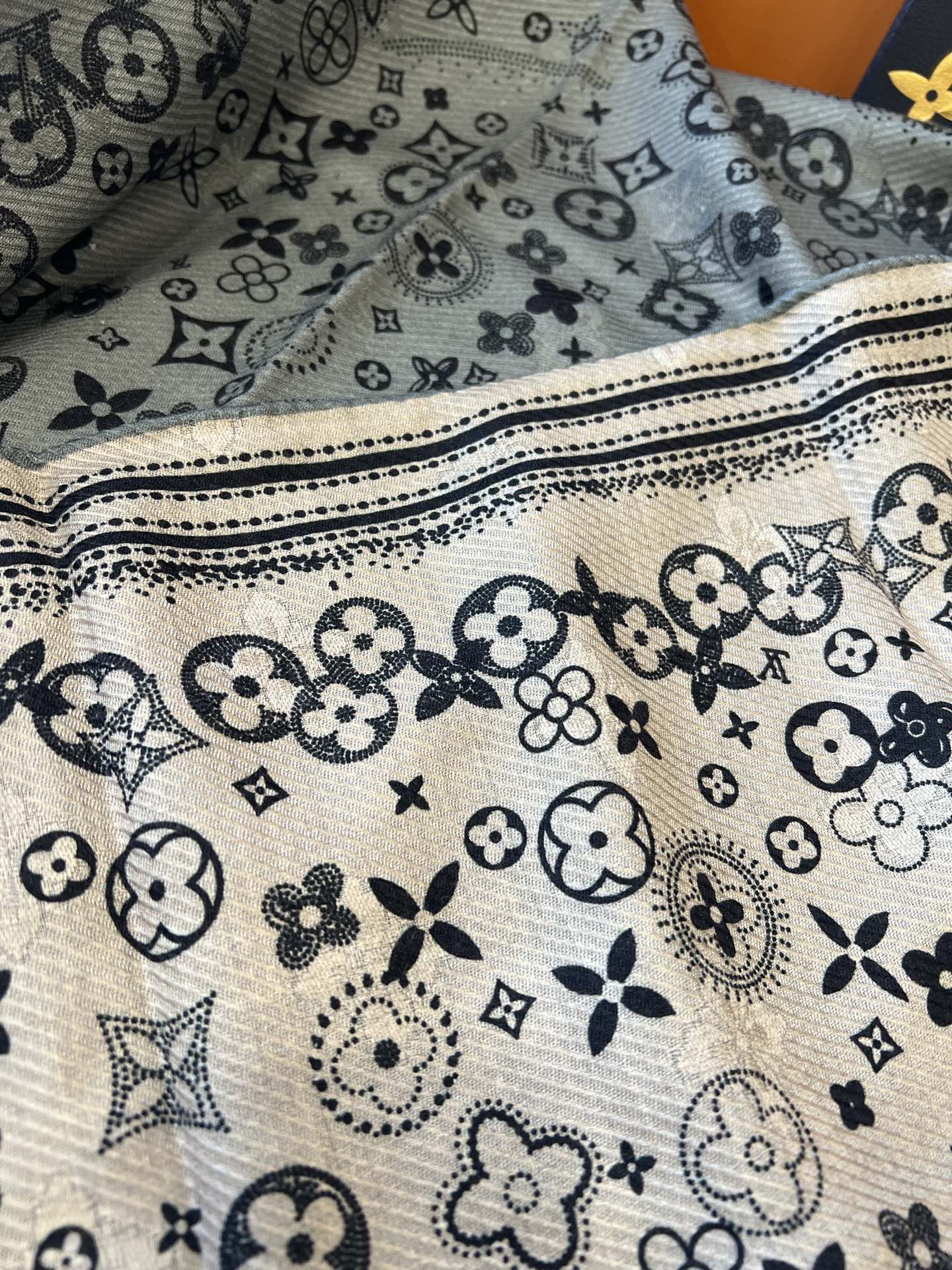 Louis Vuitton Scarves