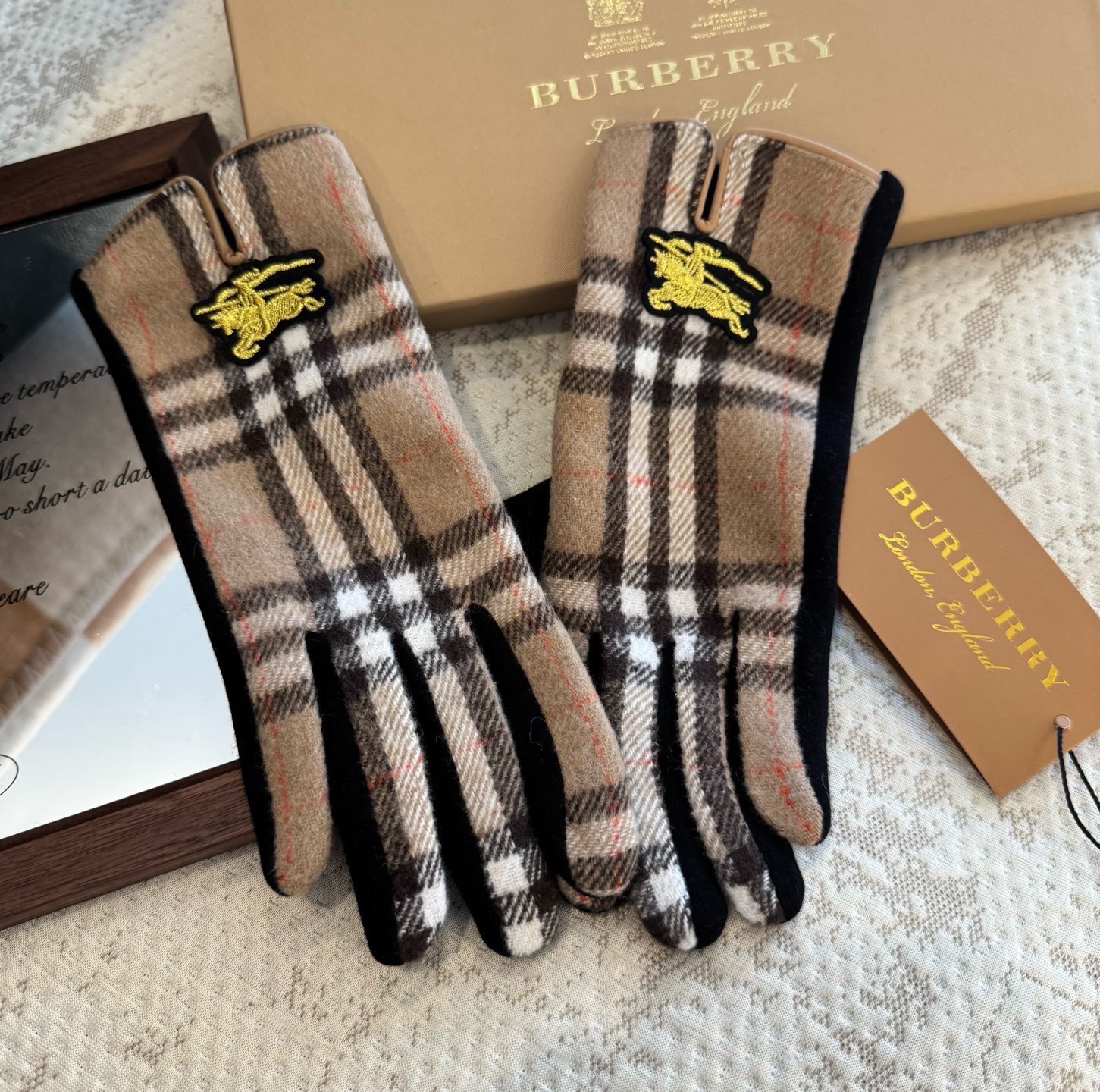 Burberry Gloves