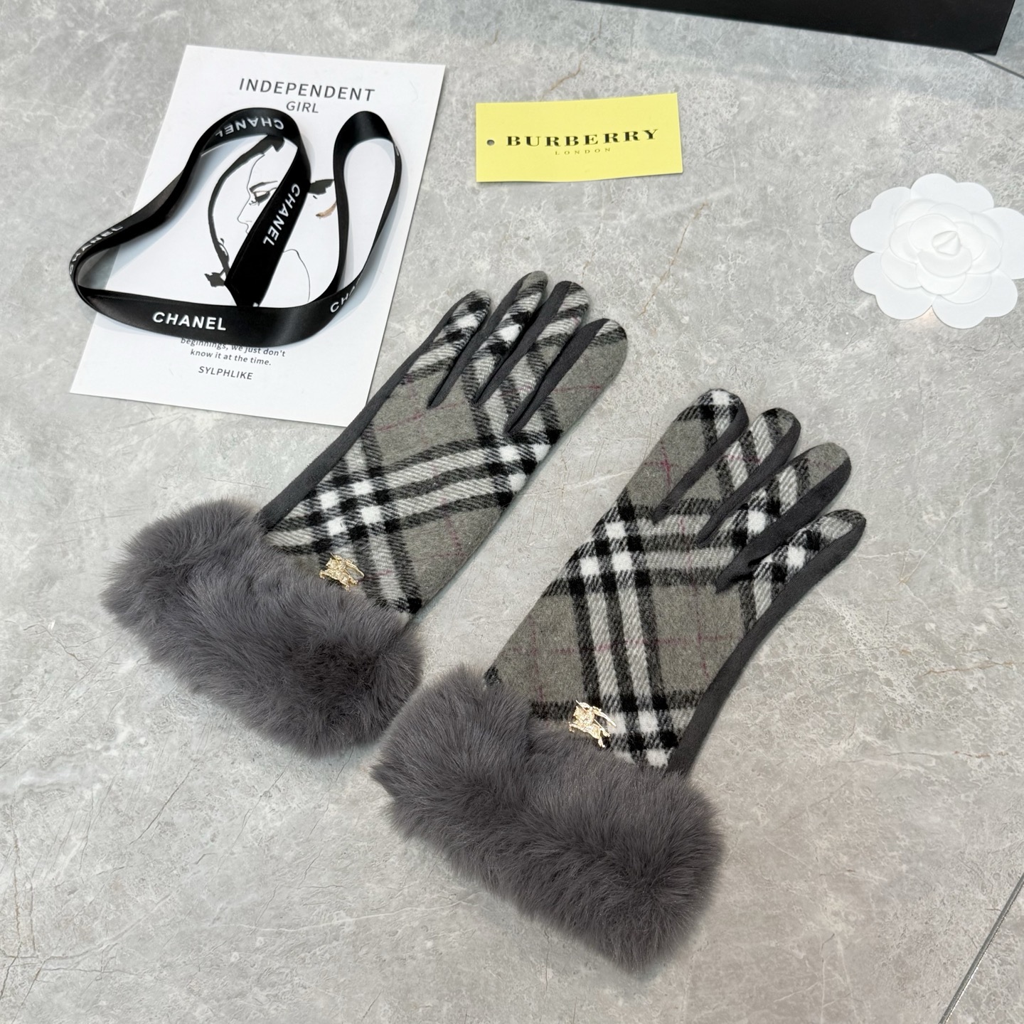 Burberry Gloves