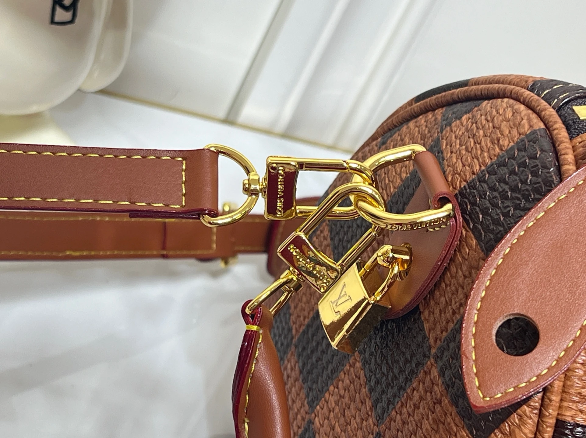 LV Handbag size 30