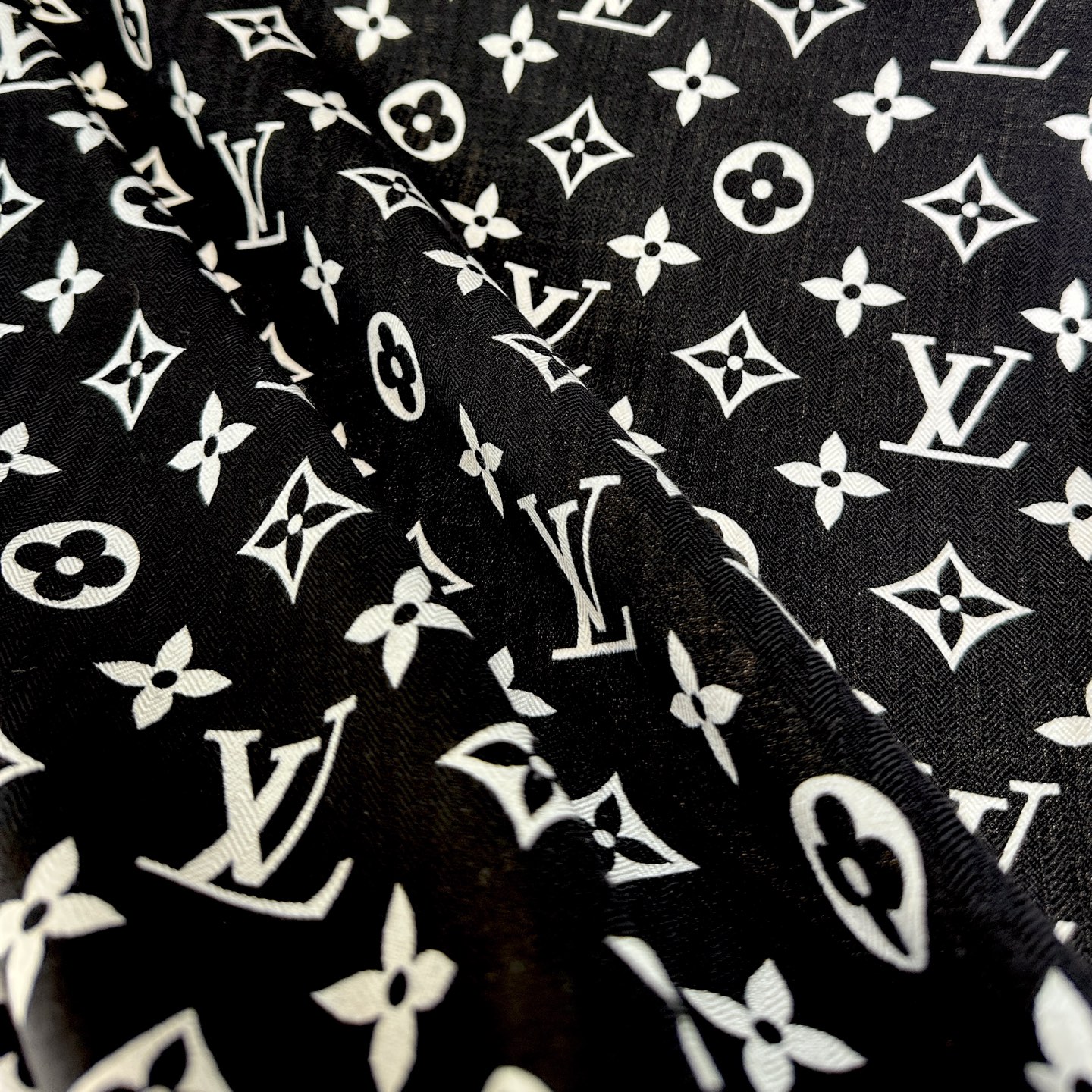 Louis Vuitton Scarves