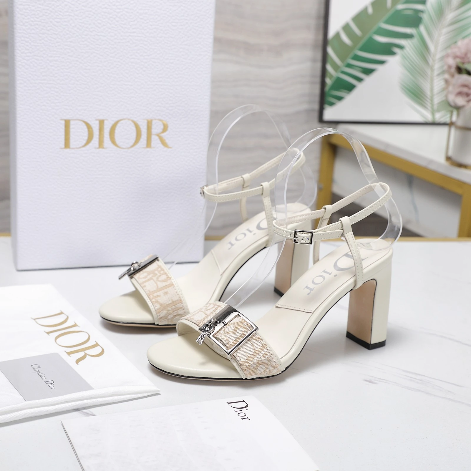 26 new Dior high-heeled sandals