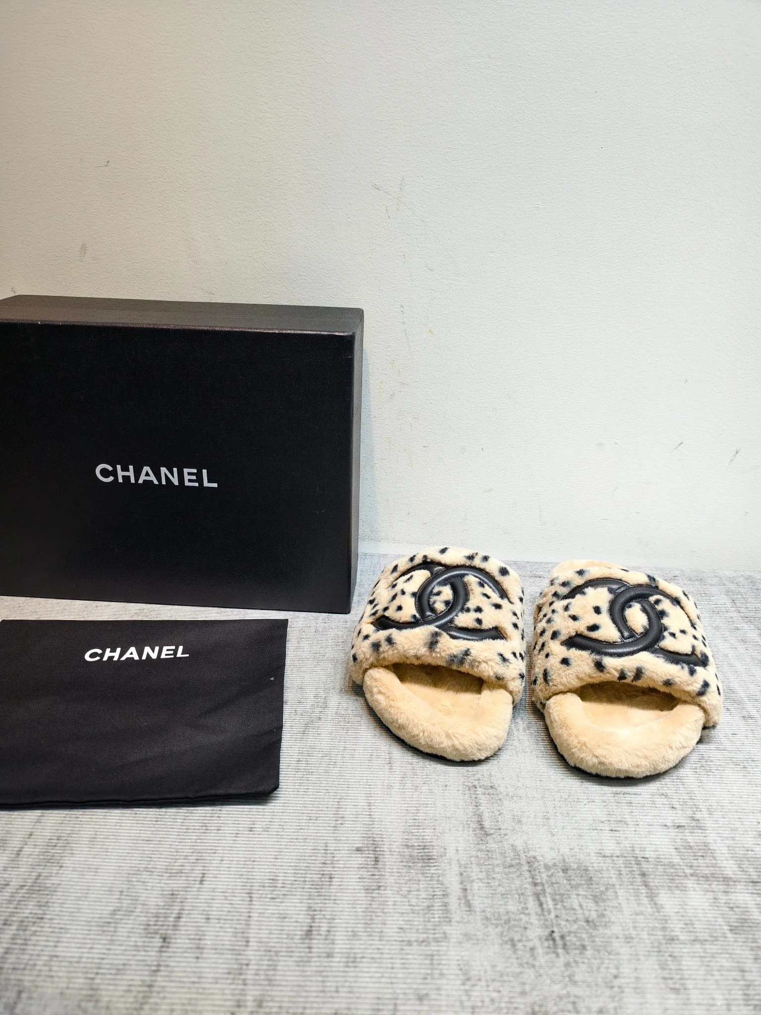 Chanel 2026 Fur slippers
