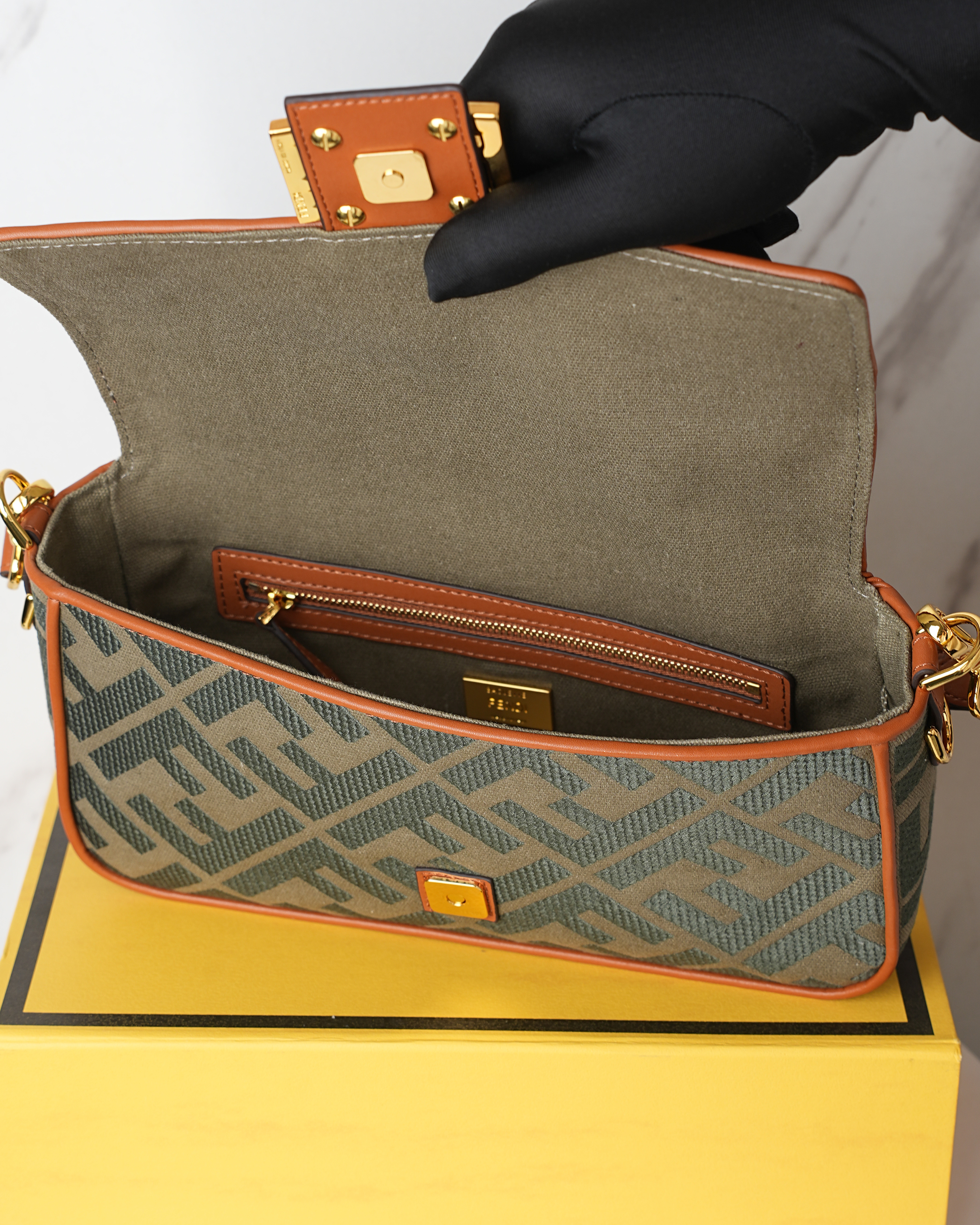 Fendi 𝐁𝐚𝐠𝐮𝐞𝐭𝐭𝐞