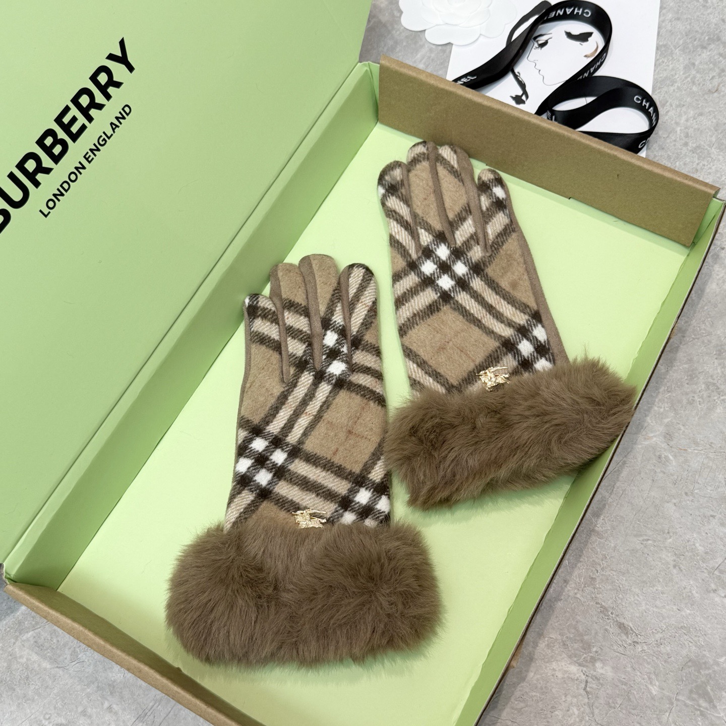 Burberry Gloves