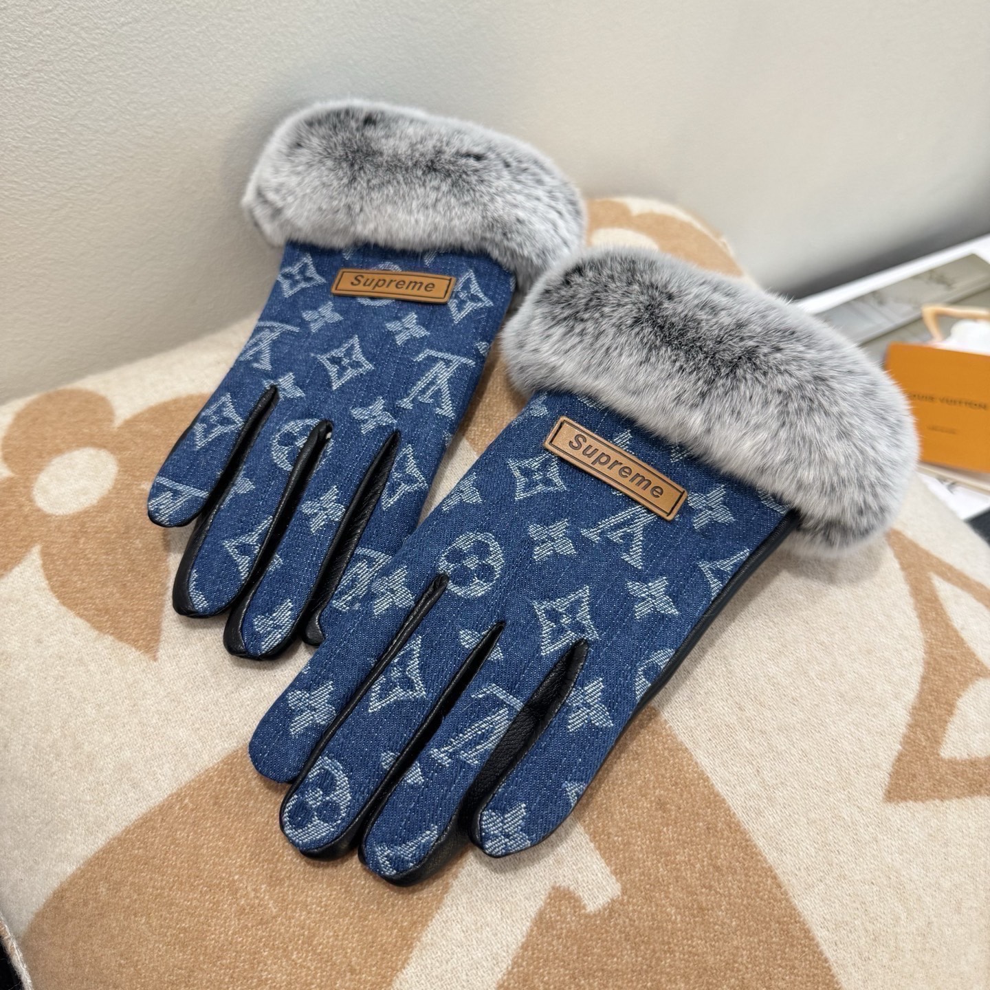 Louis Vuitton Gloves