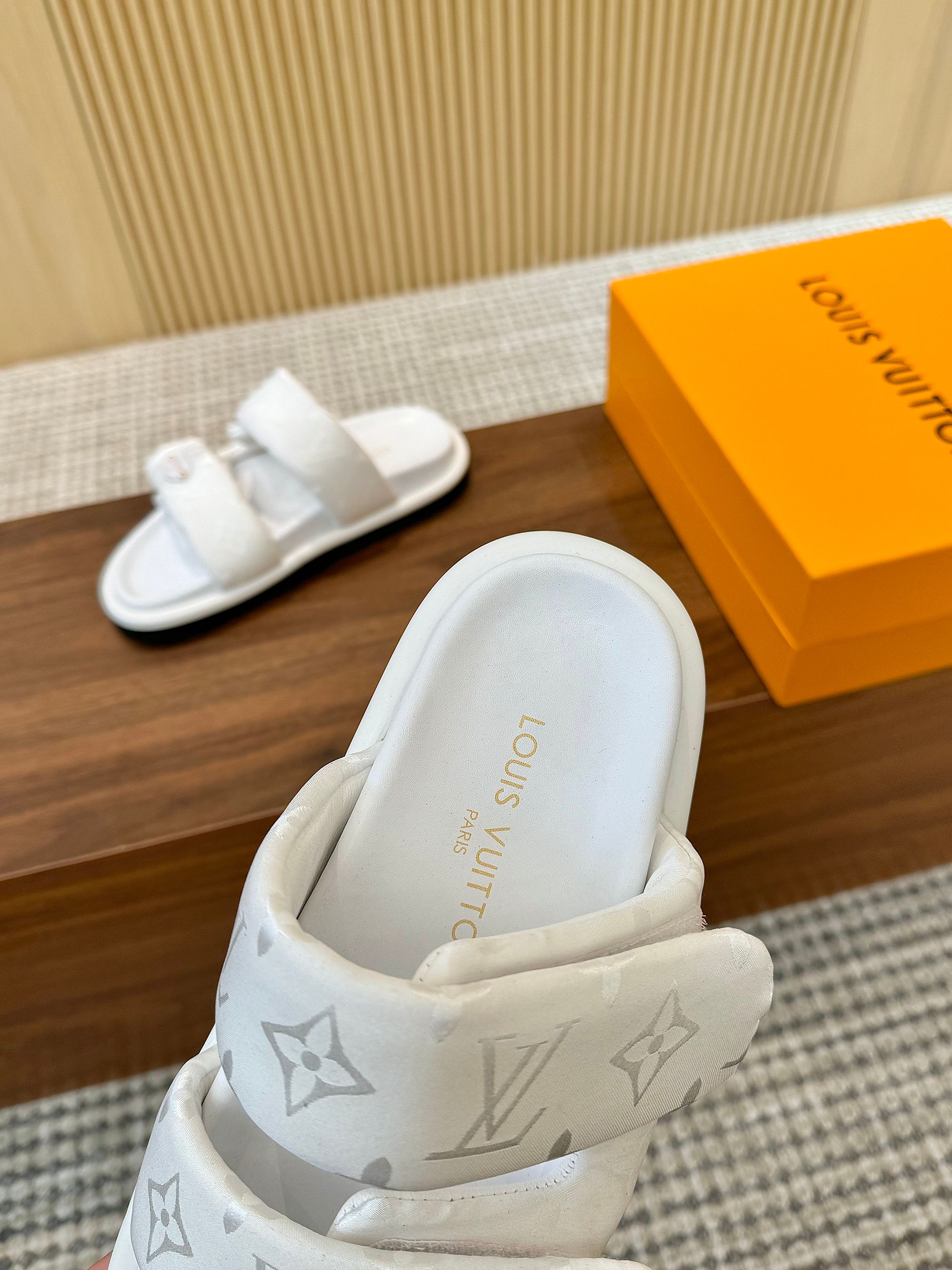 Louis Vuitton Slippers