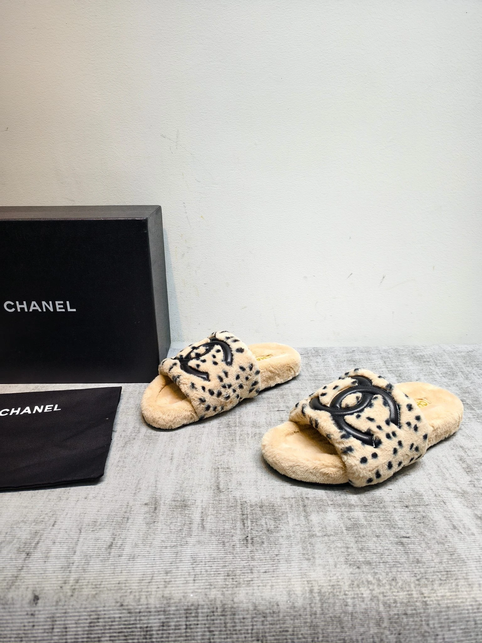 Chanel 2026 Fur slippers