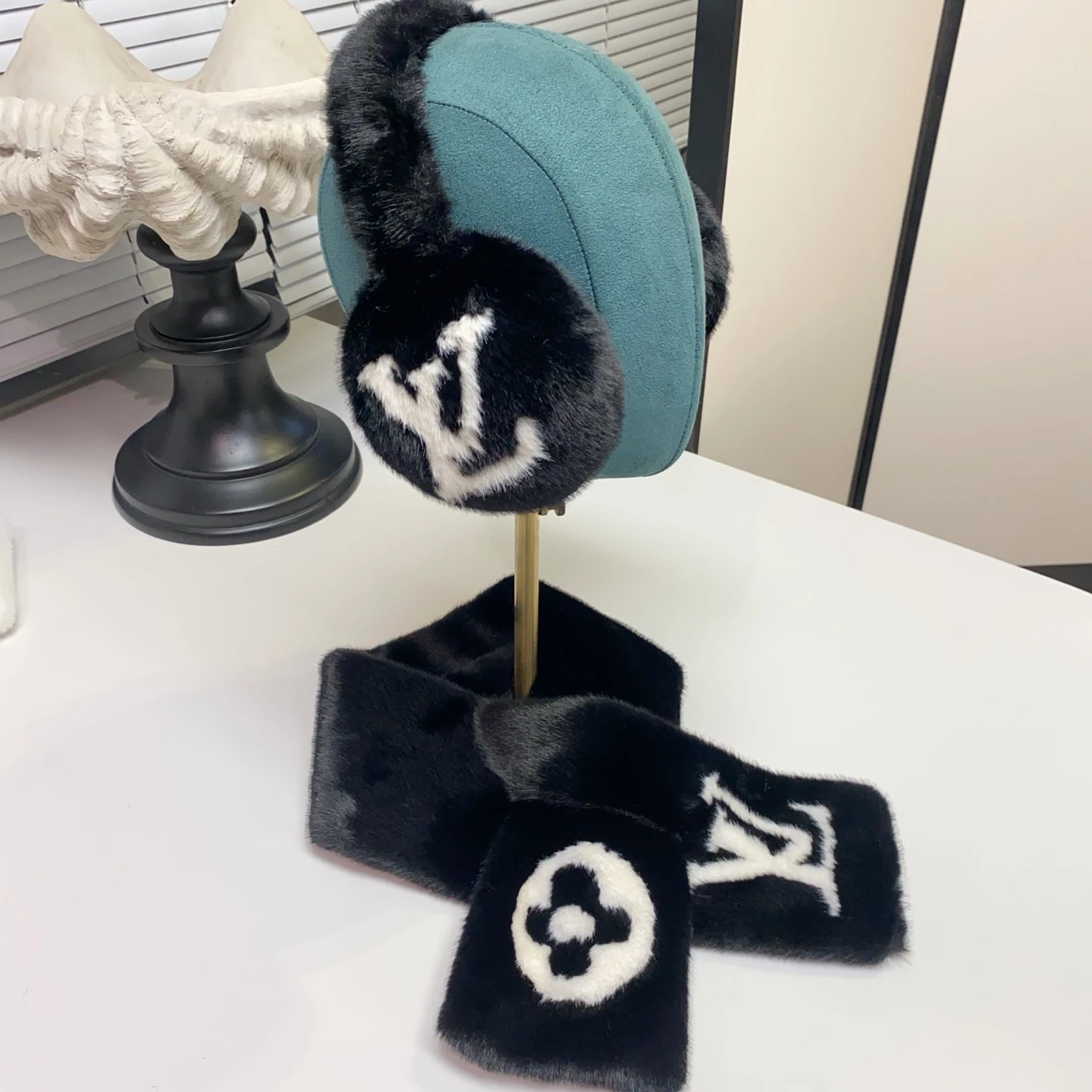 LV Earmuffs and Scraf Set
