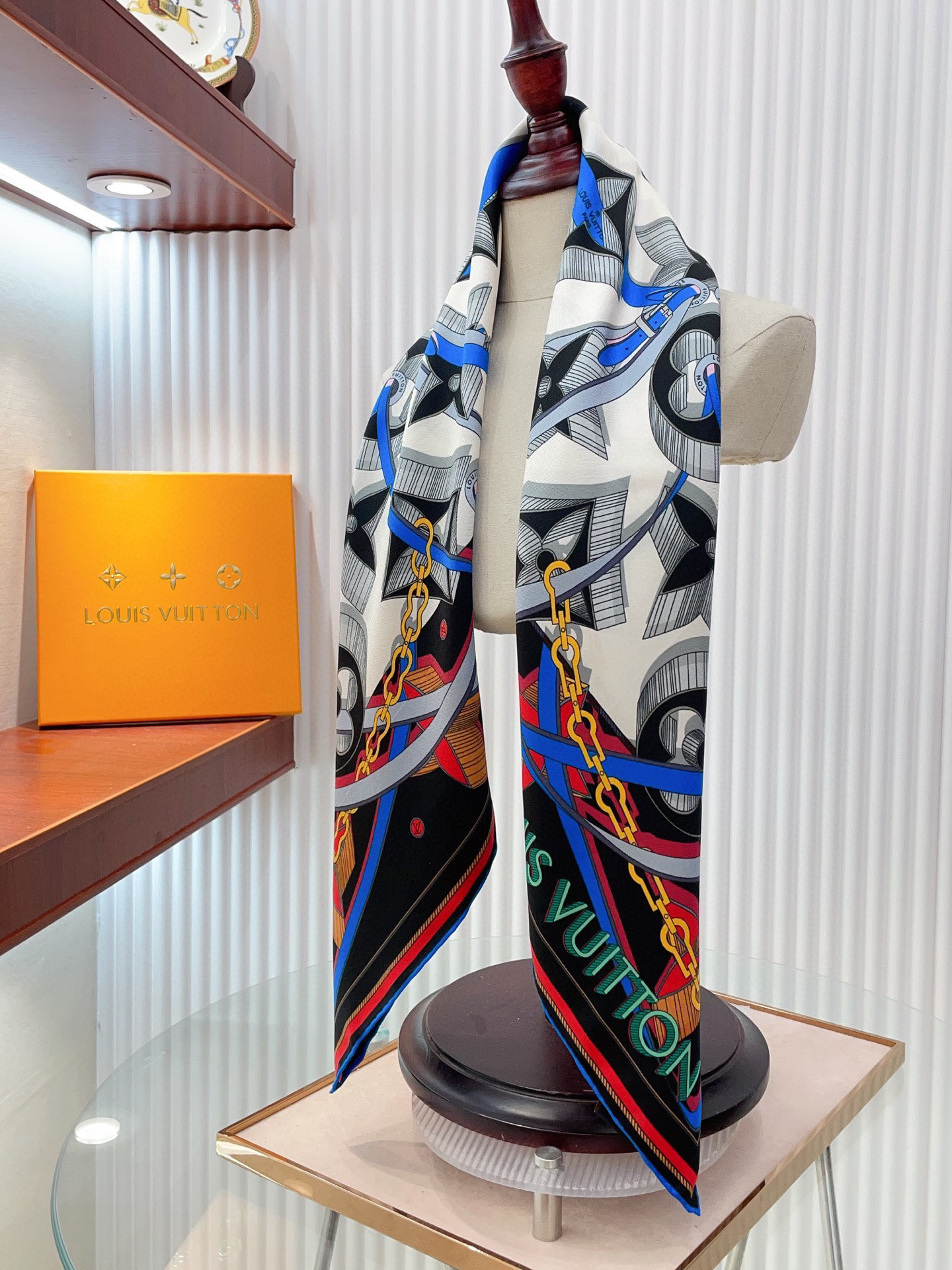 Louis Vuitton ULITMATE MONOGRAM Scarf