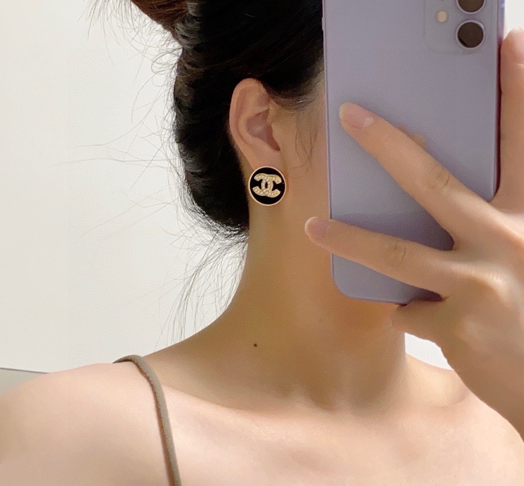 Chanel earring