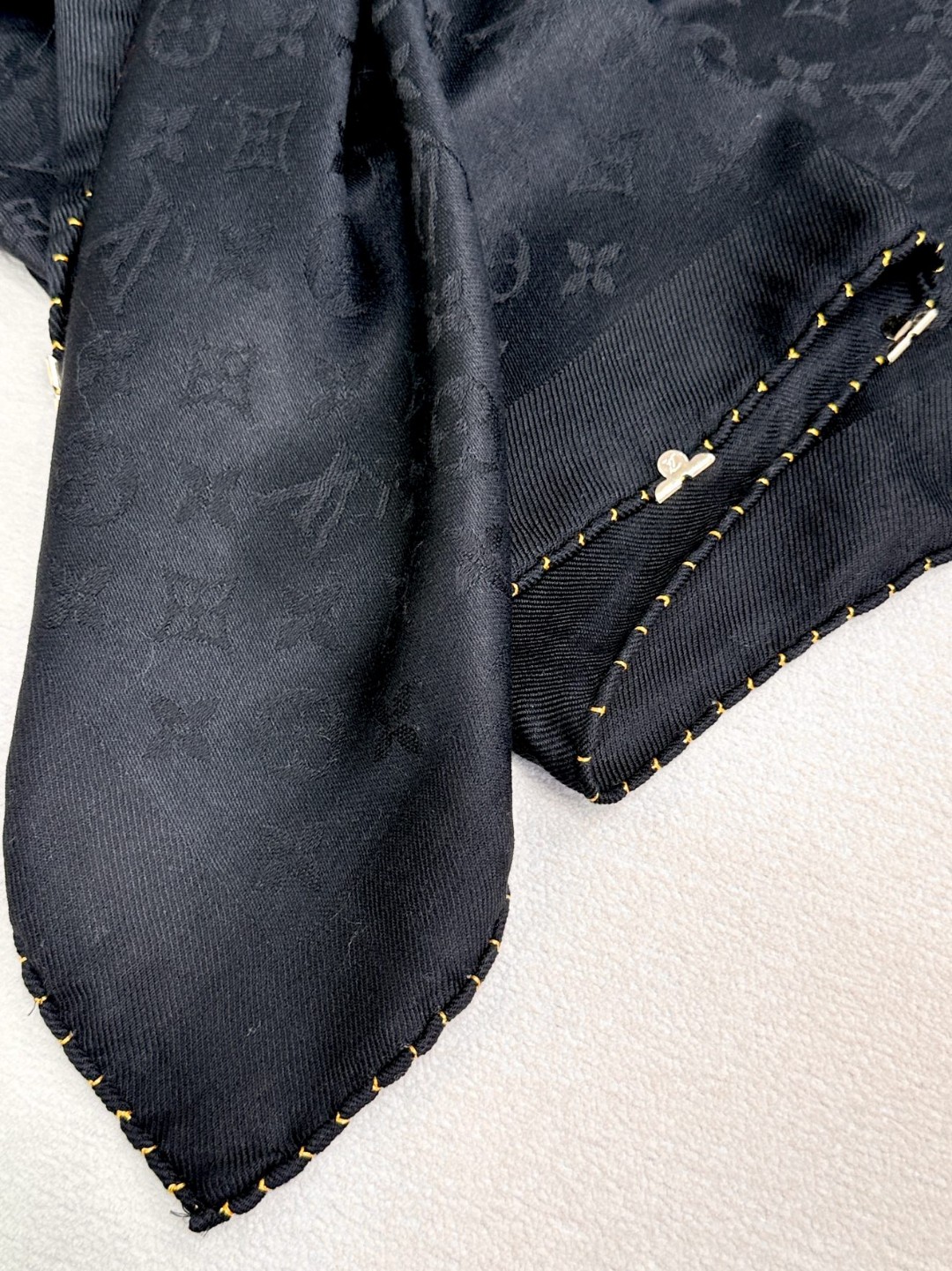 Louis Vuitton Scarves