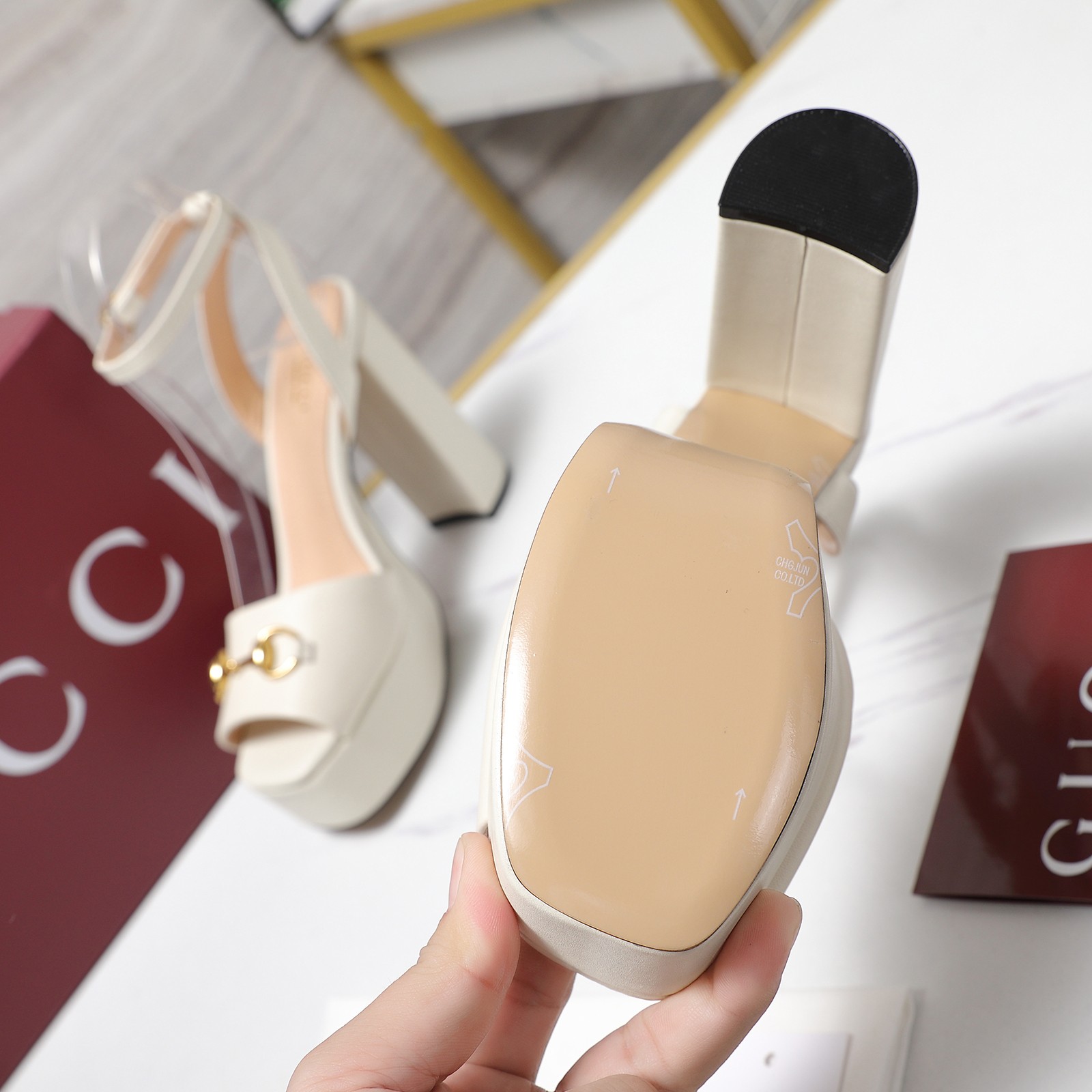 Gucci Round-toe platform high-heeled sandals