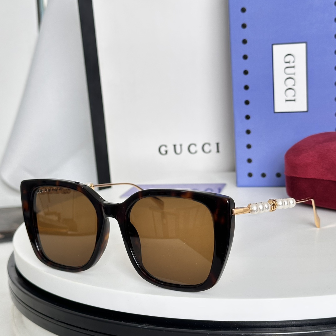 GG Pearls Sunglass