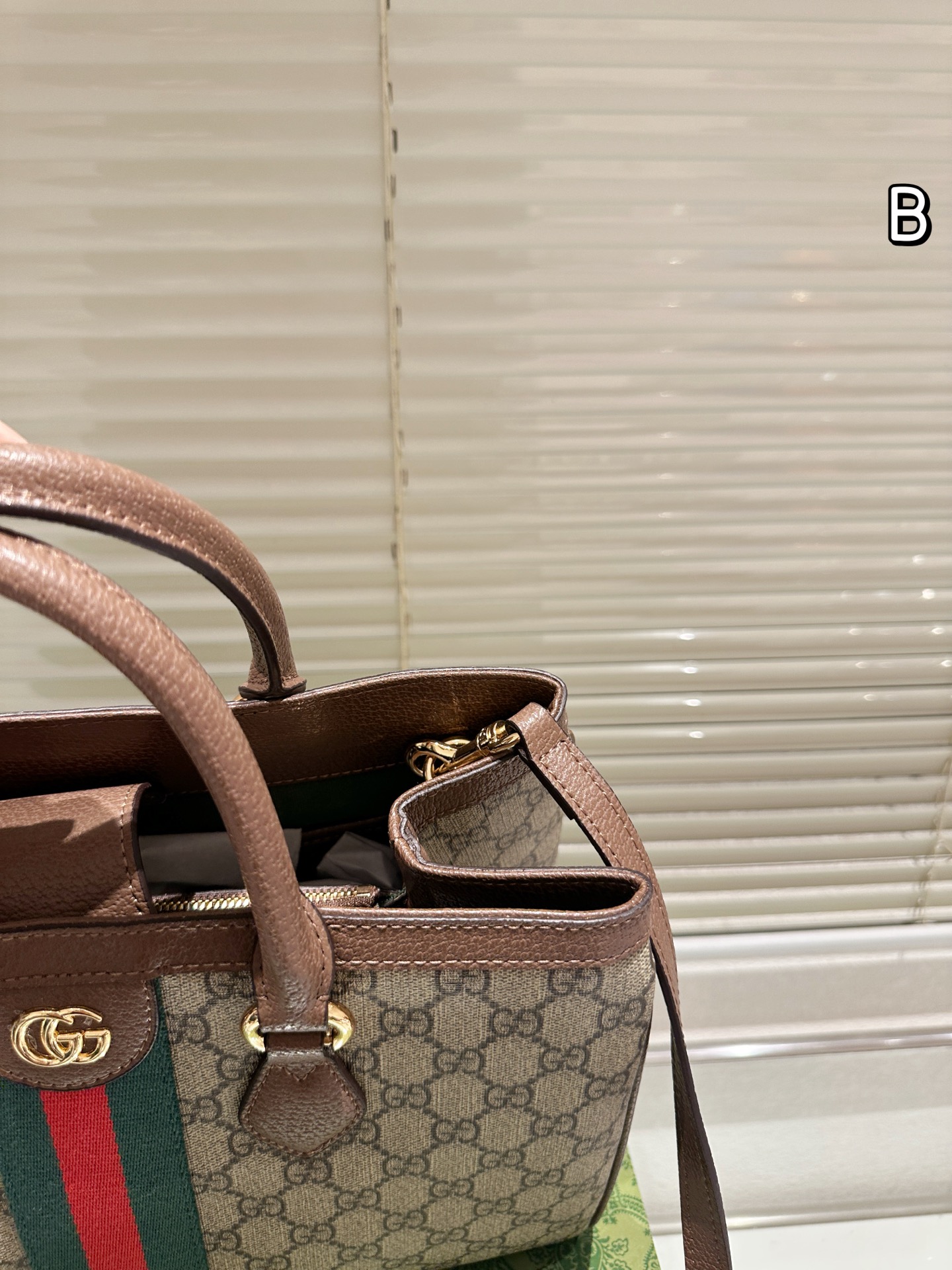 Gucci Ophidia GG Medium Tote Bag