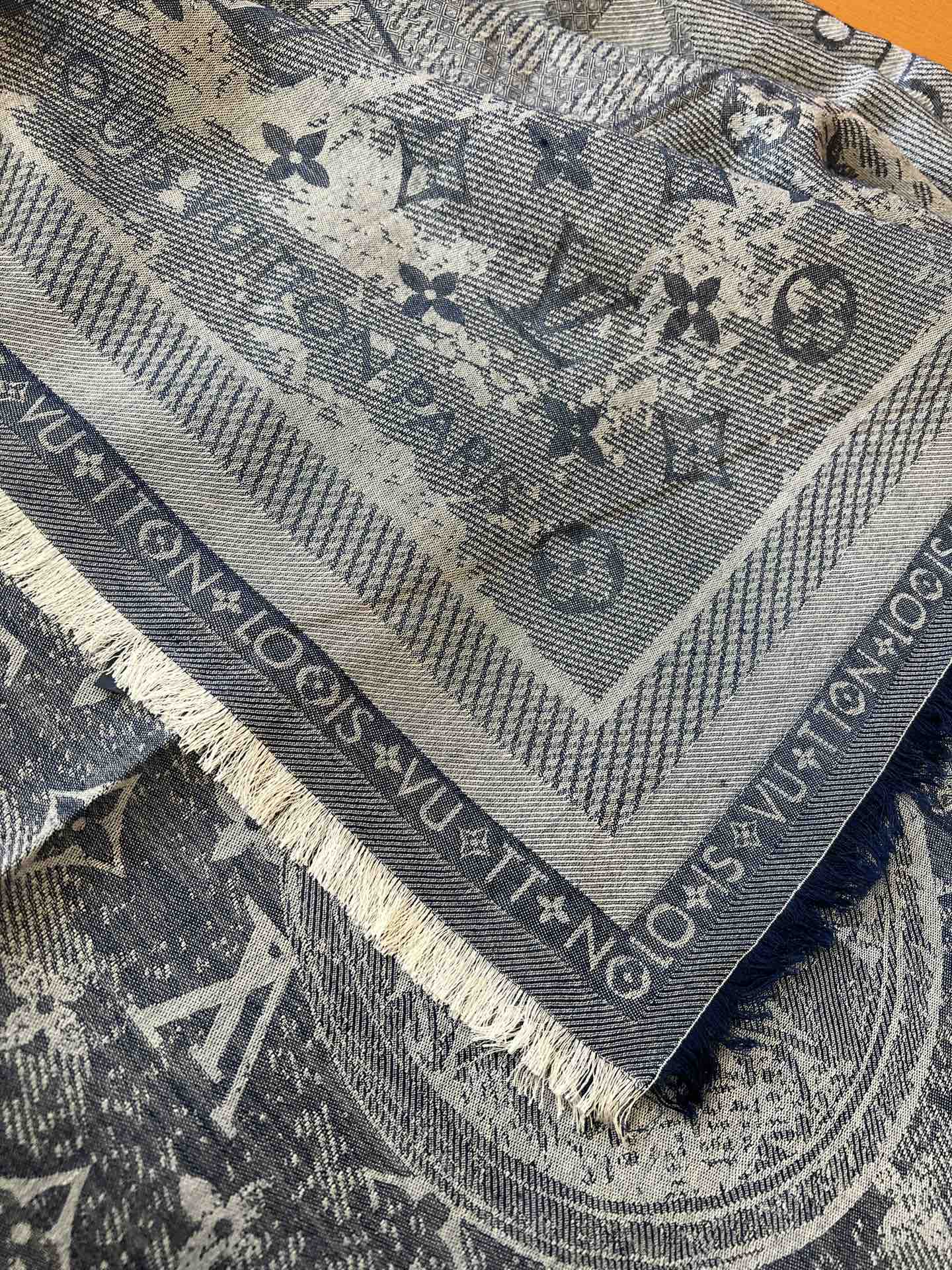 Louis Vuitton Scarves