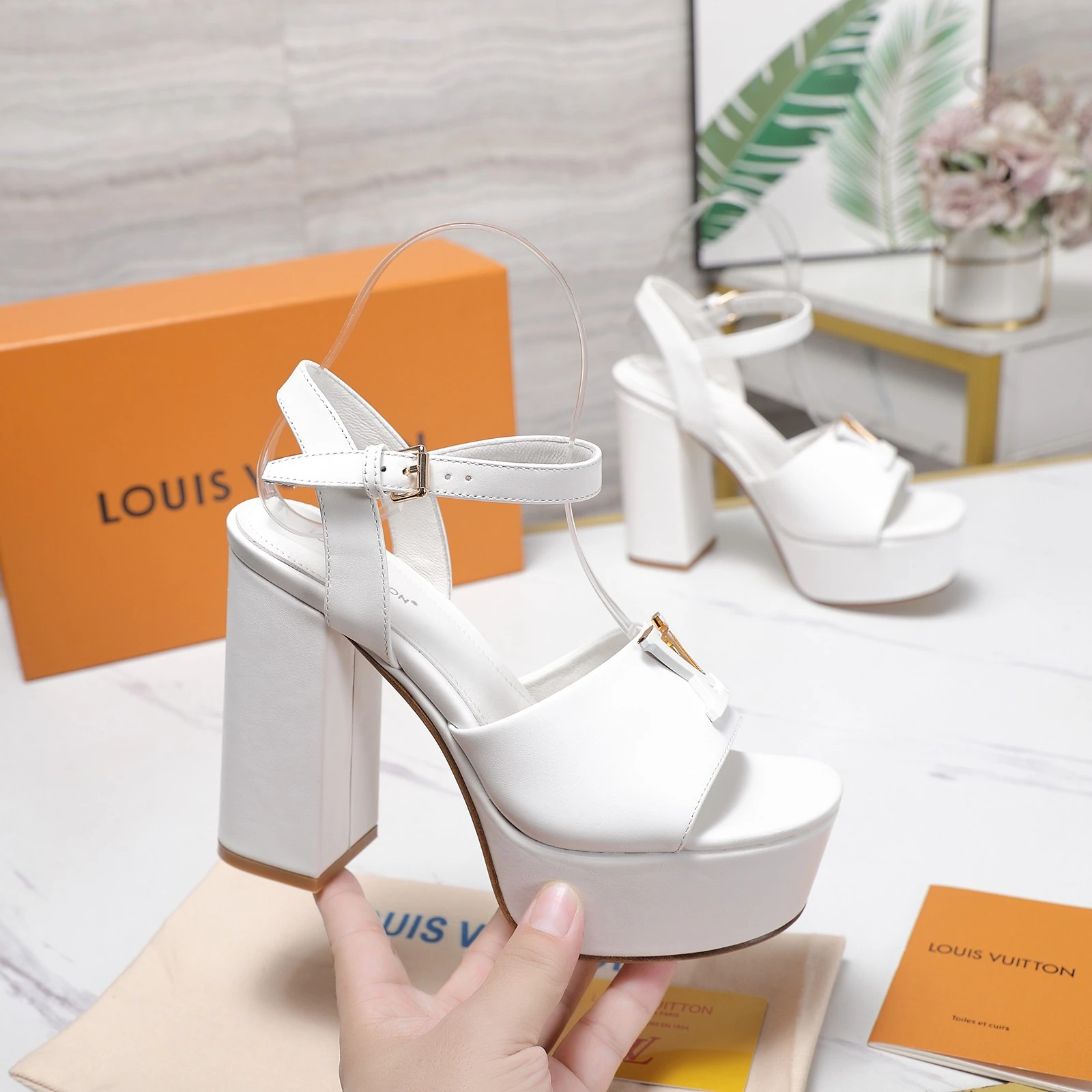LV 2026 Spring/Summer New Chunky Heel Water Platform Sandals