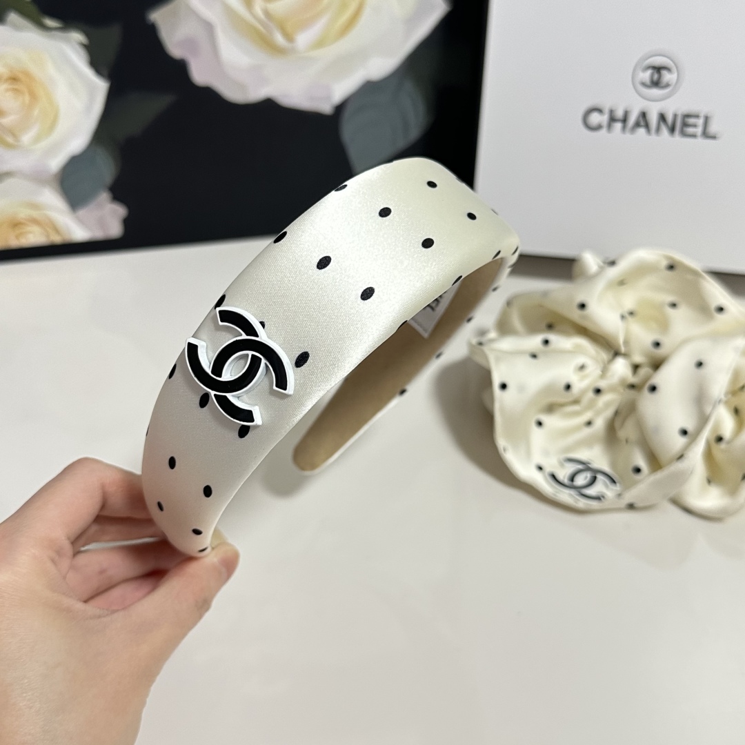Chanel hair band/hair loop