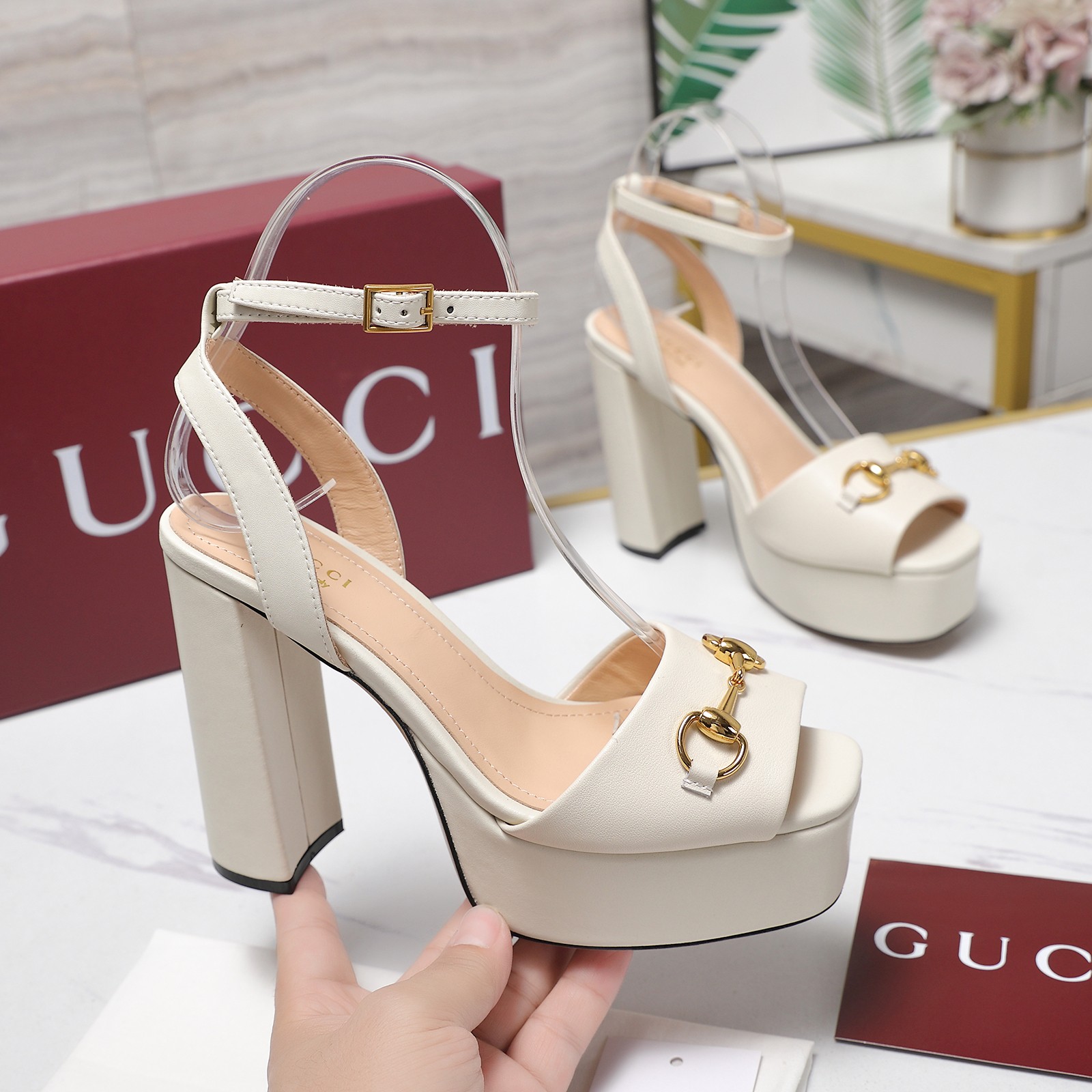 Gucci Round-toe platform high-heeled sandals