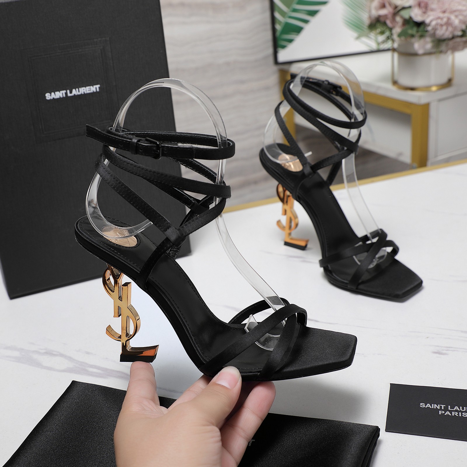 YSL logo sandals with straps(Frosted Leather)